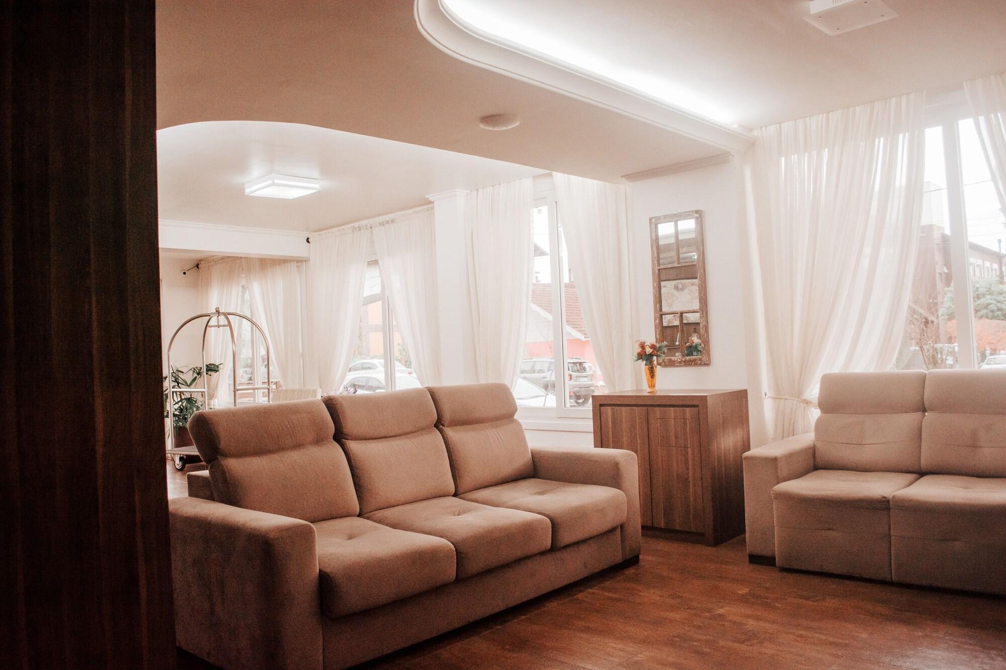 image-housing-carousel