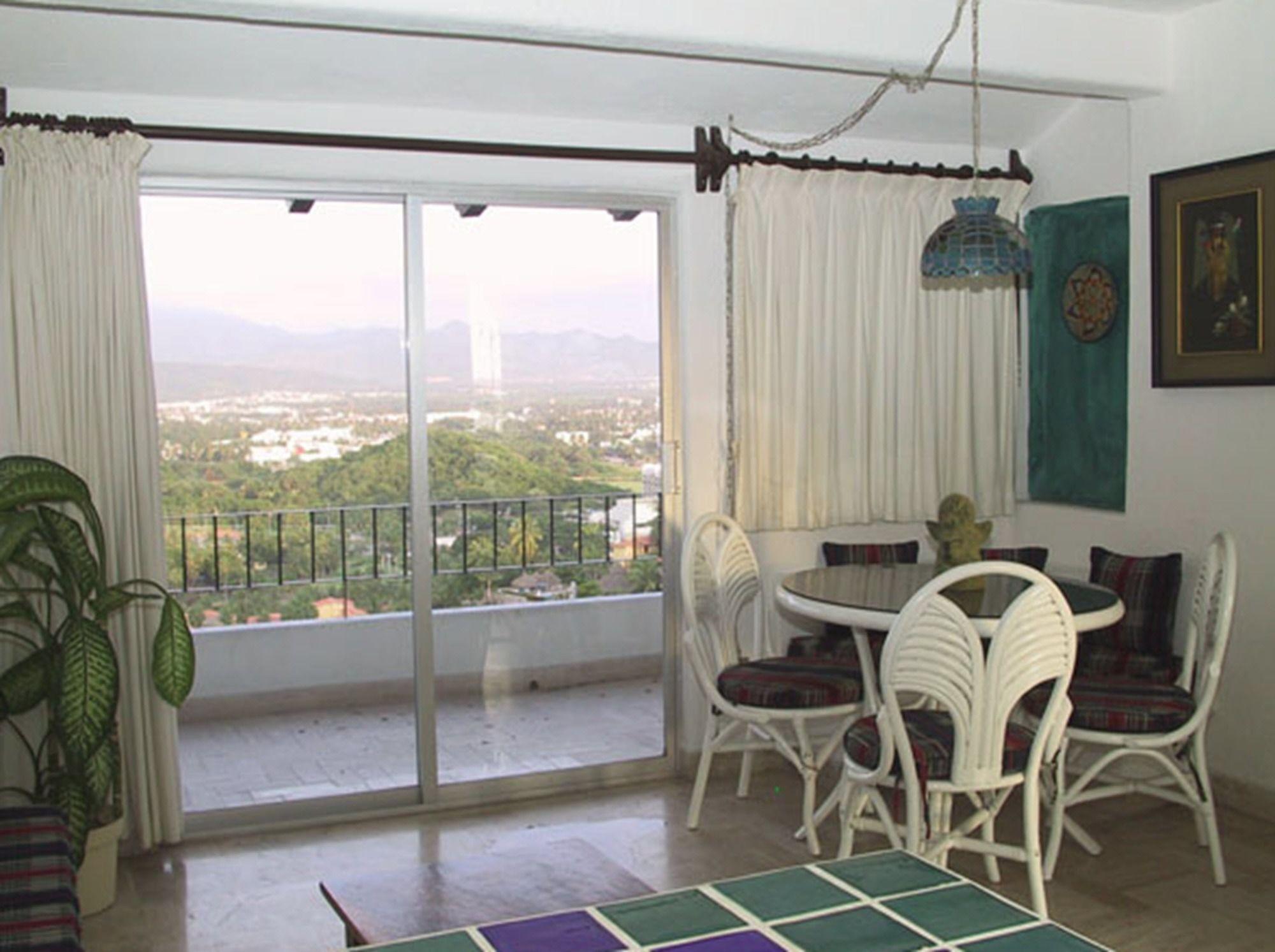 image-housing-carousel