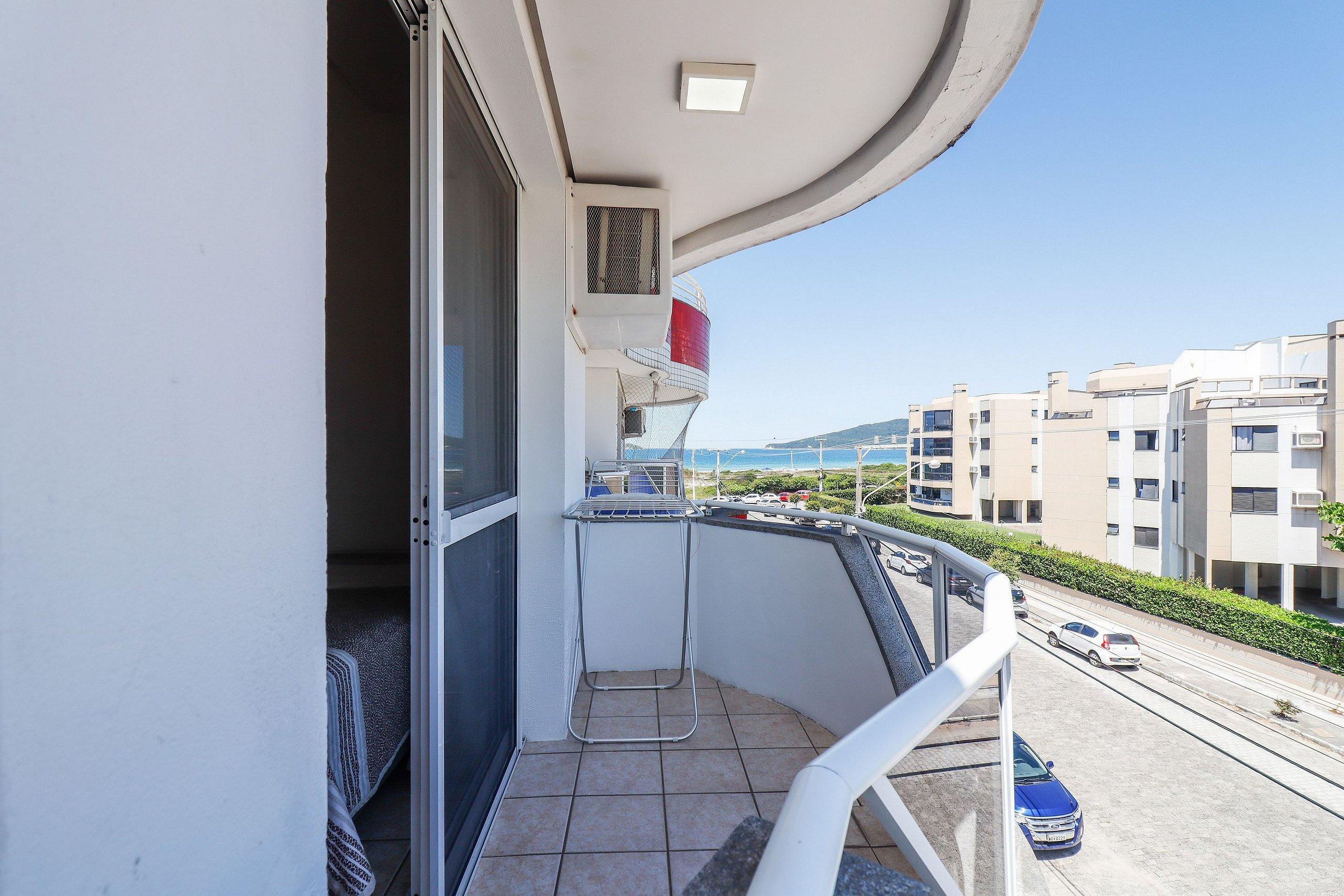 image-housing-carousel