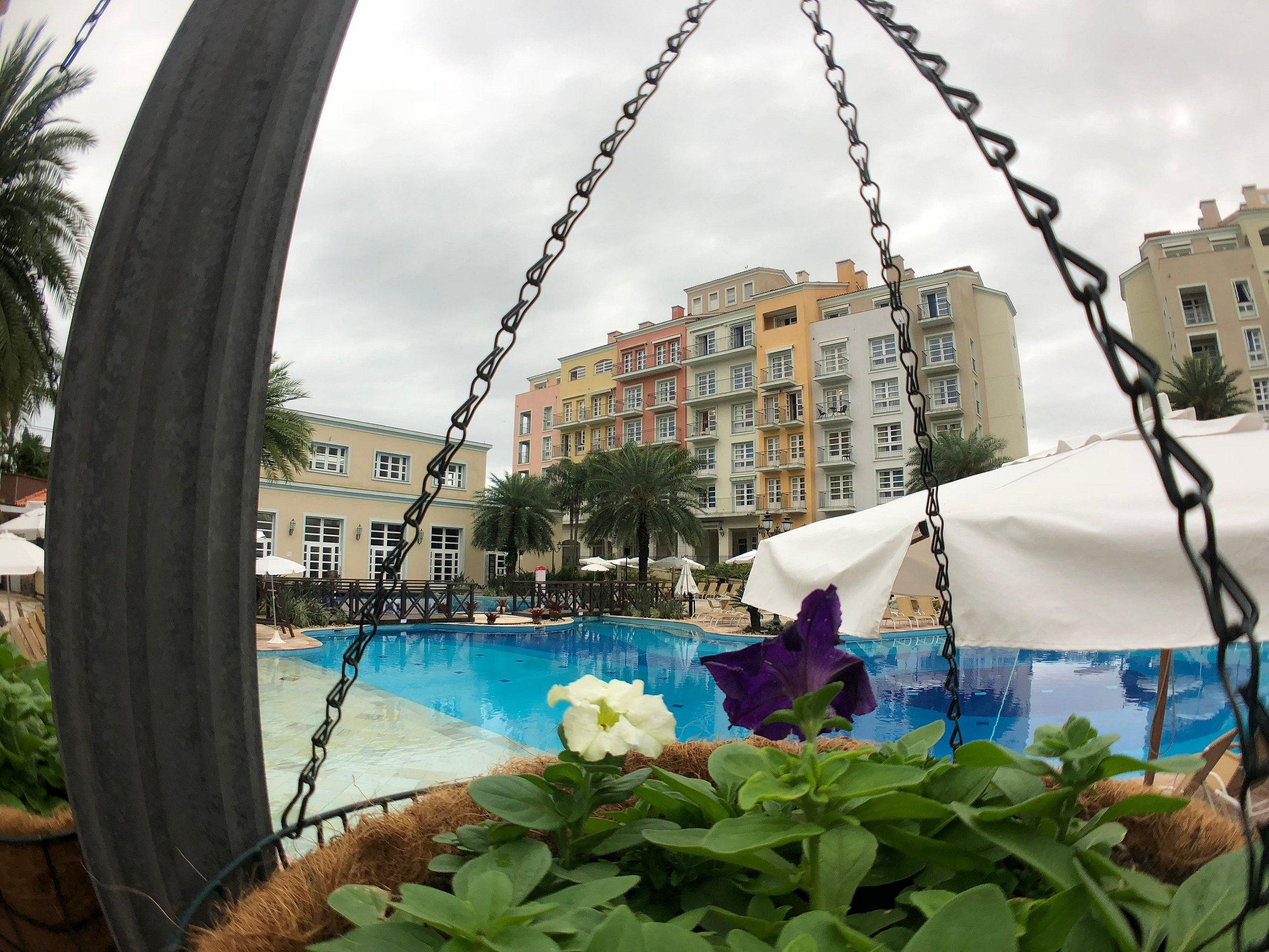 image-housing-carousel