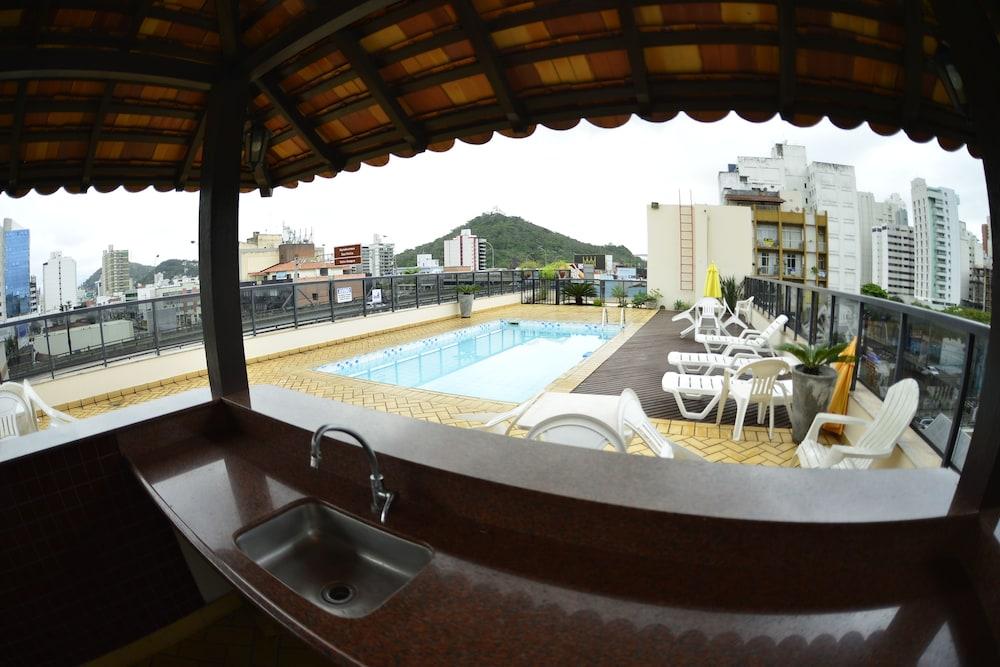 image-housing-carousel