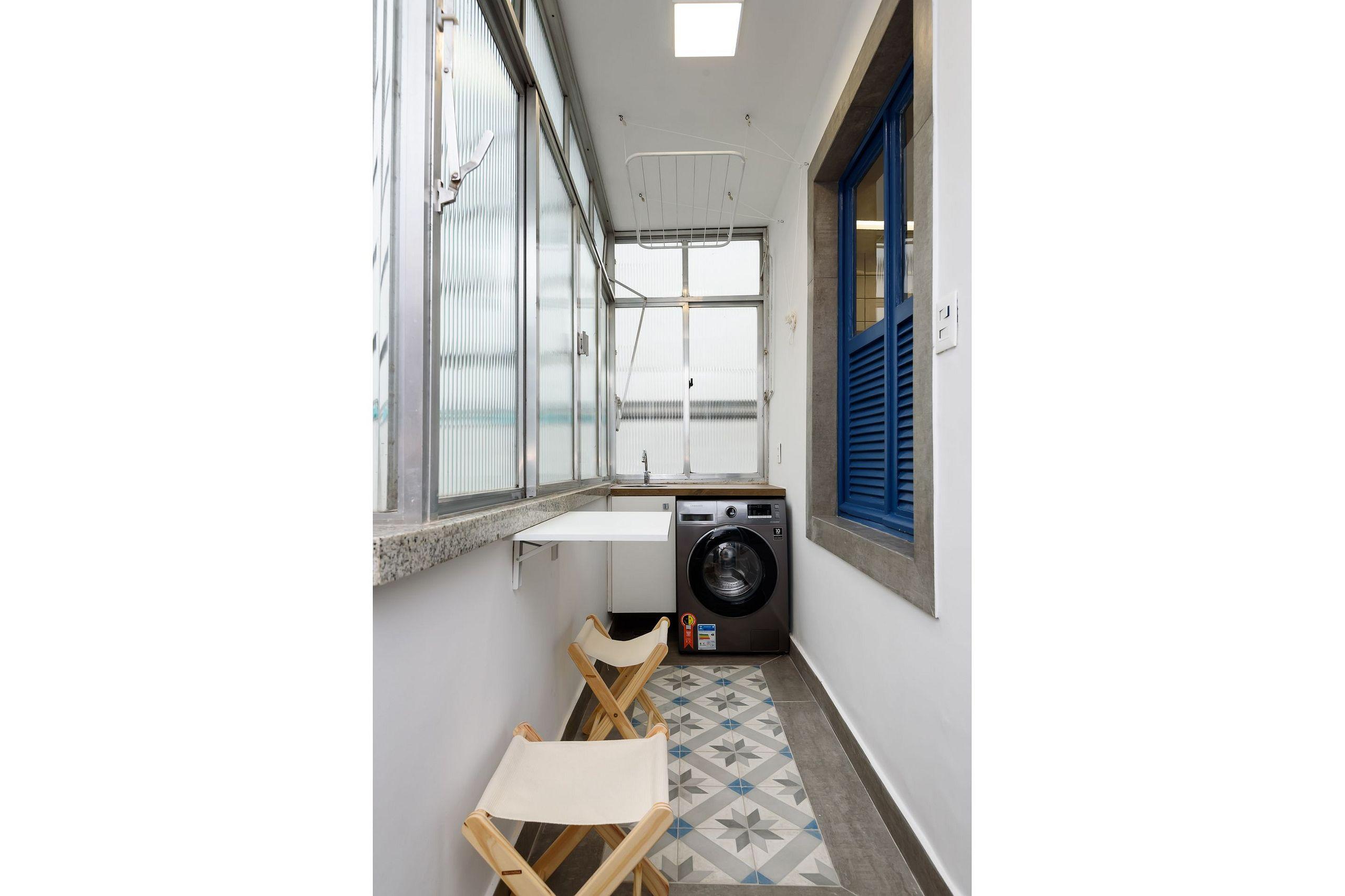 image-housing-carousel