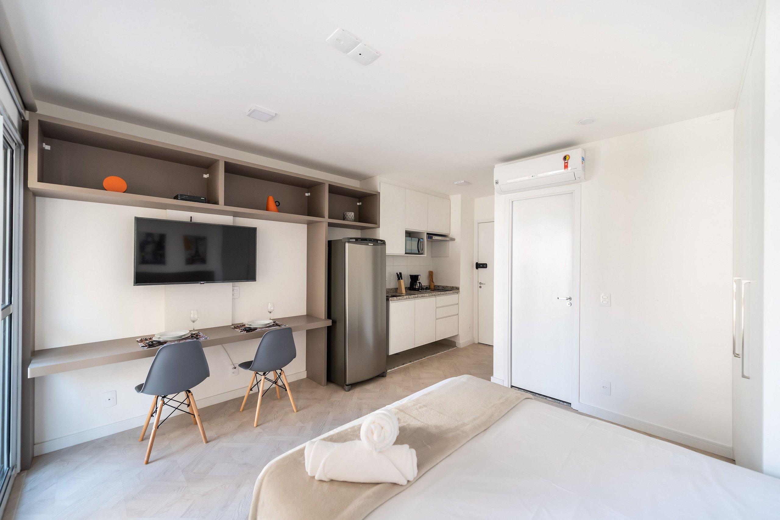 image-housing-carousel