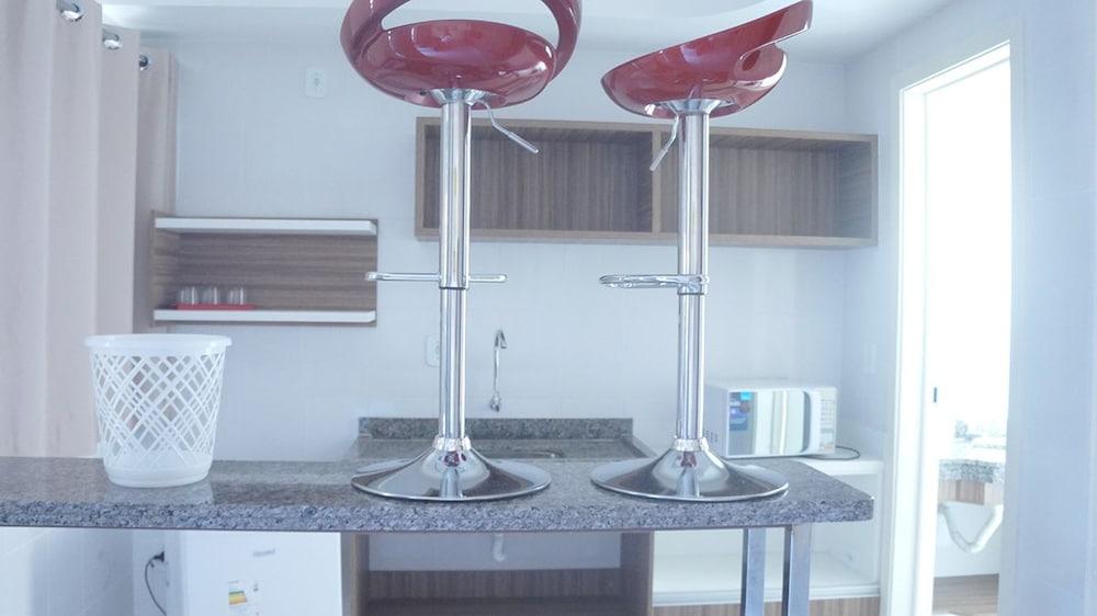 image-housing-carousel