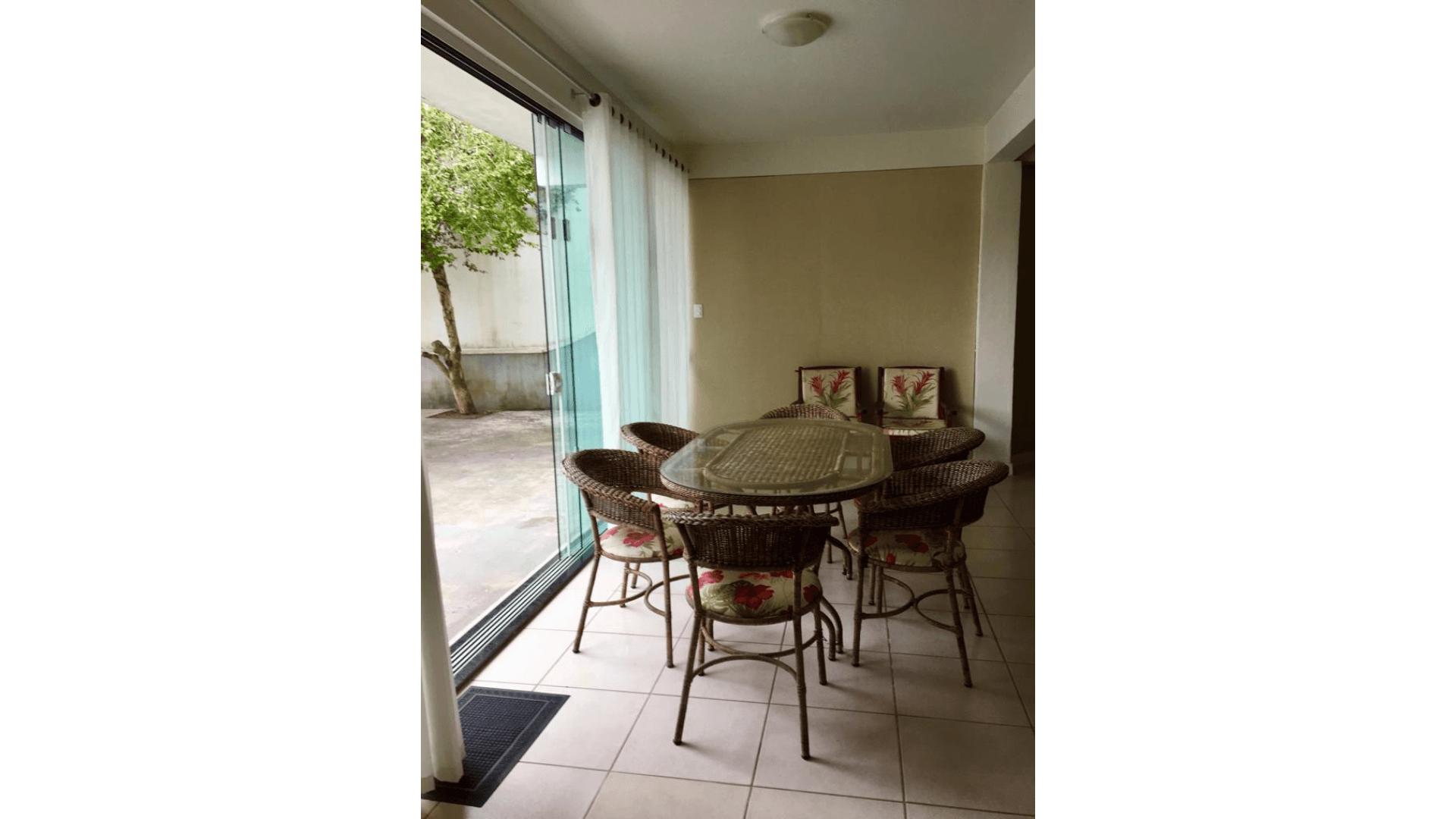 image-housing-carousel
