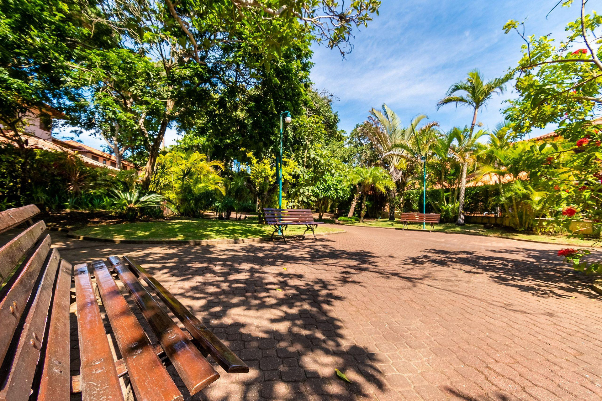 image-housing-carousel