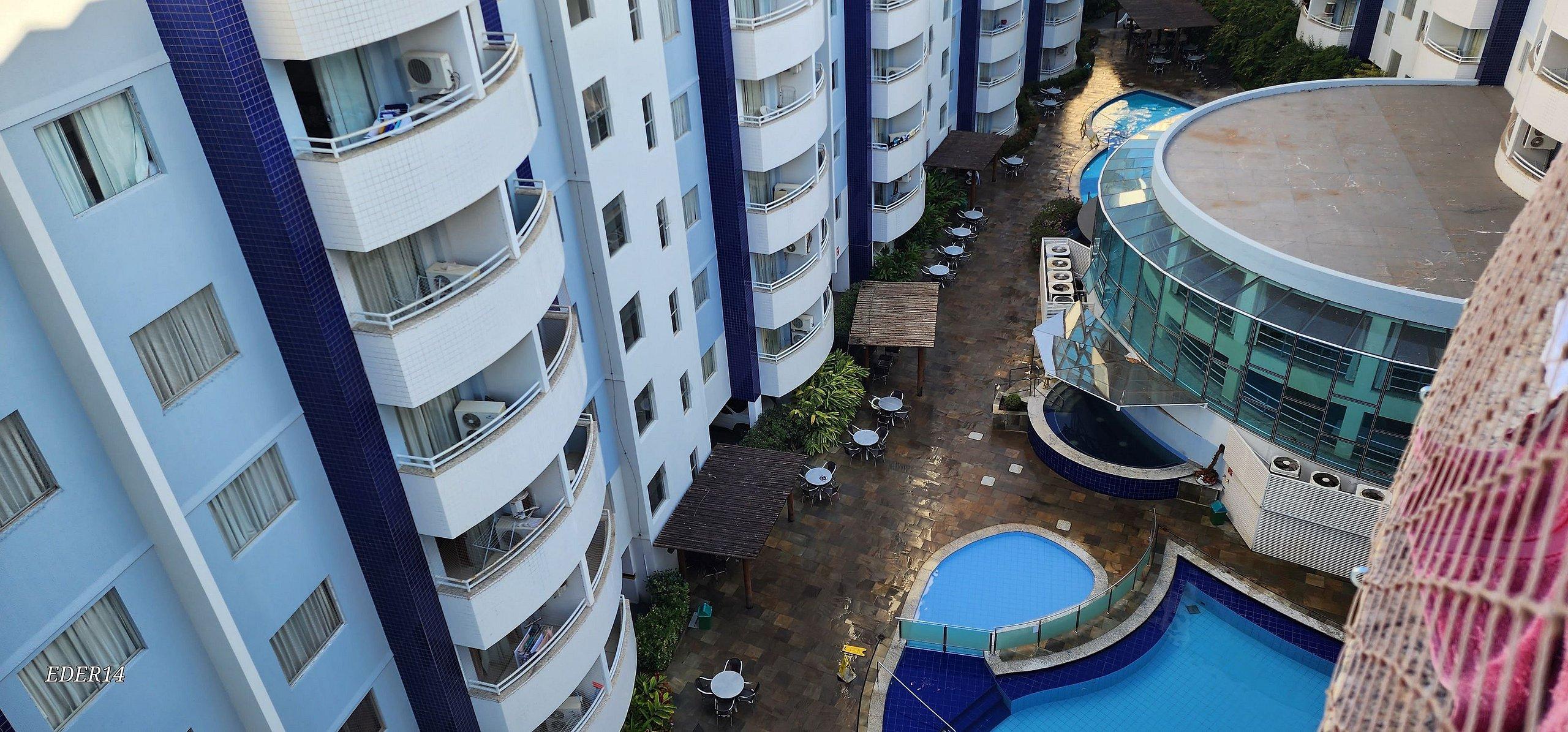 image-housing-carousel