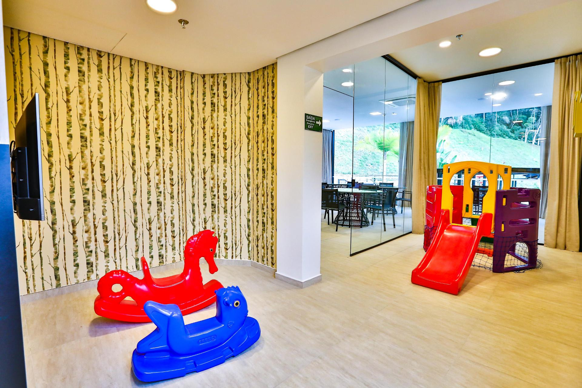 image-housing-carousel