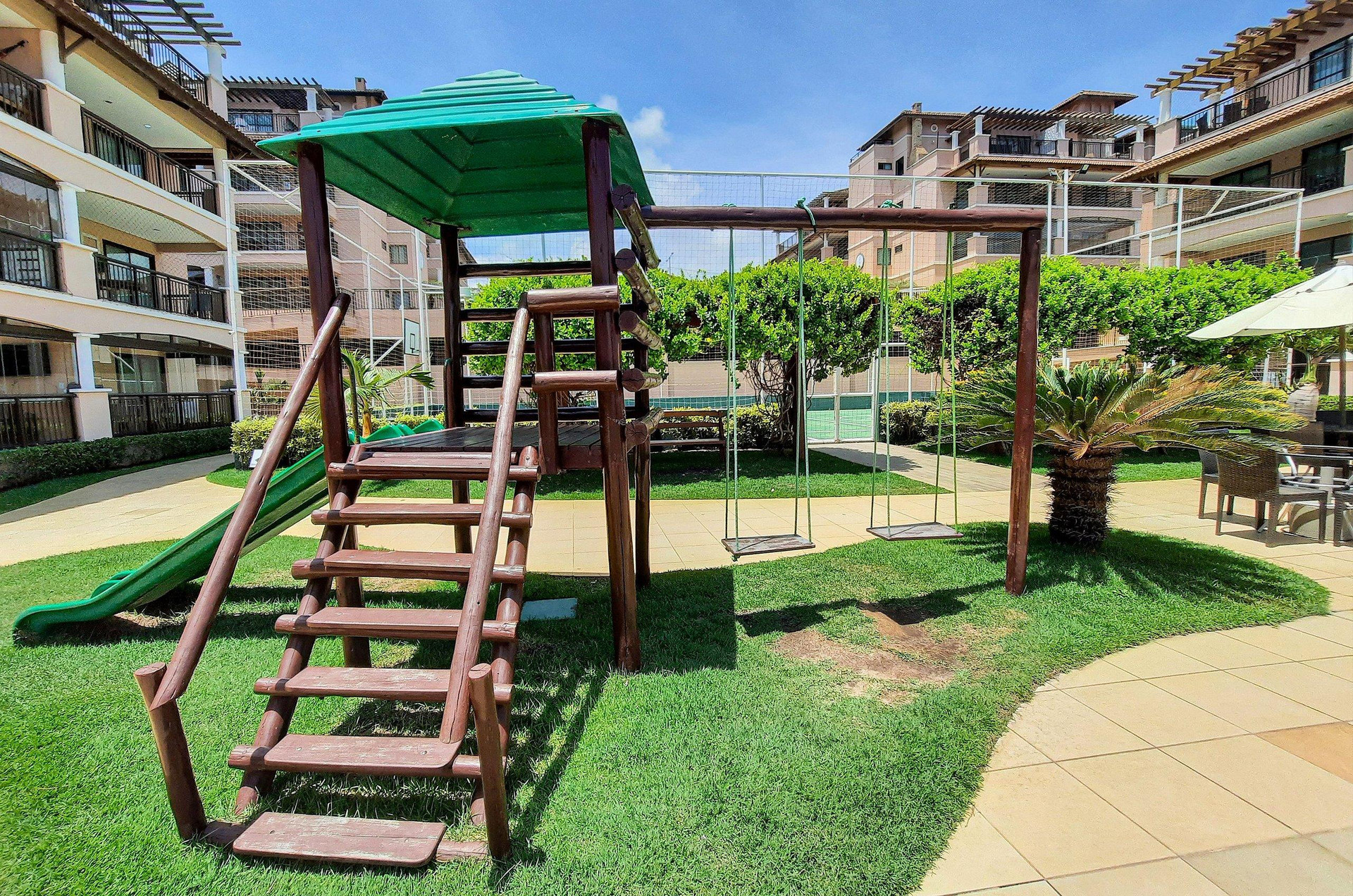 image-housing-carousel