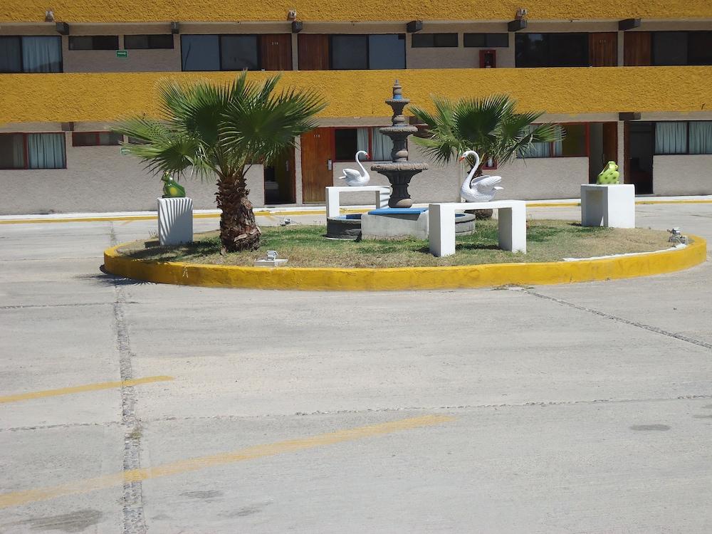 image-housing-carousel