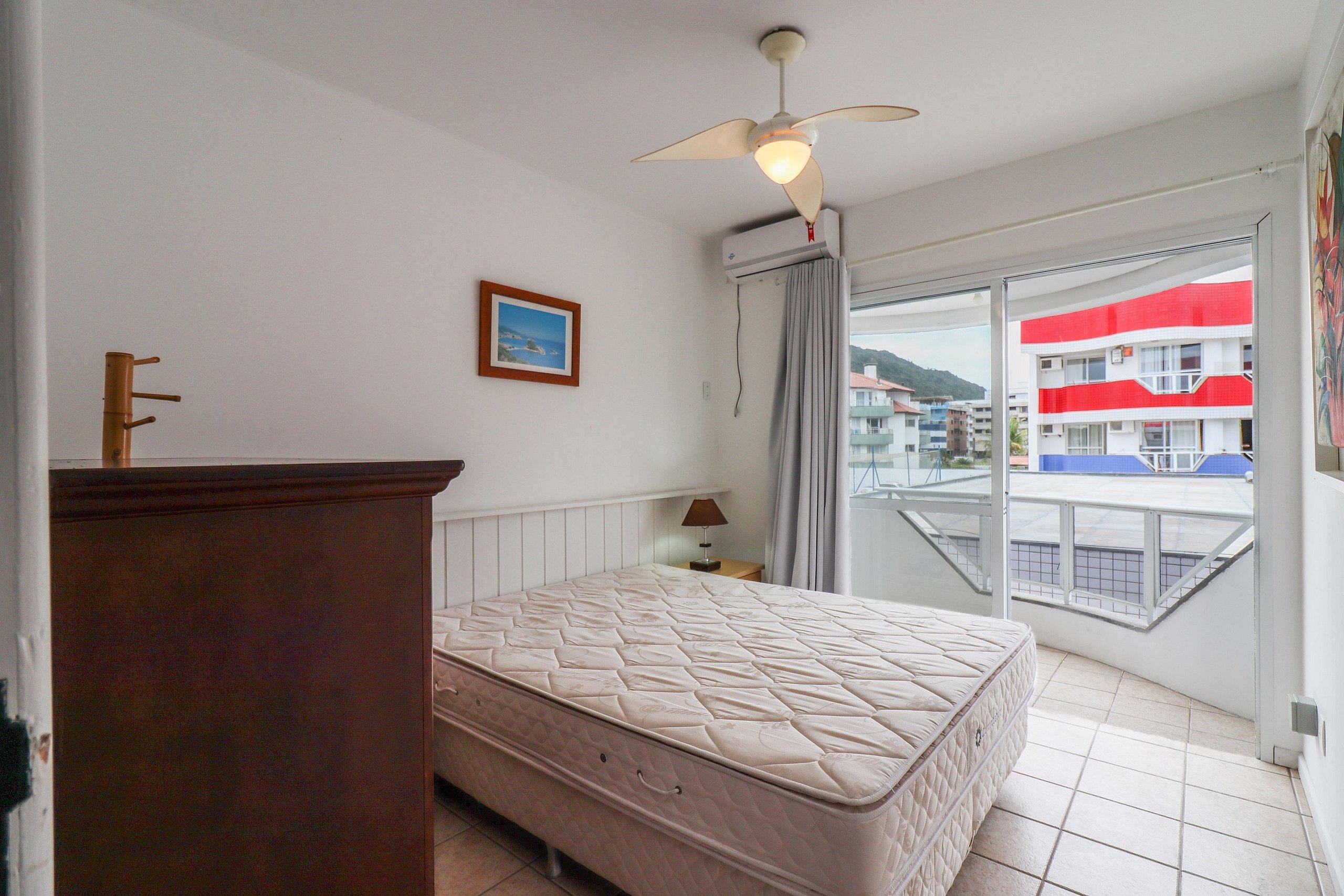 image-housing-carousel