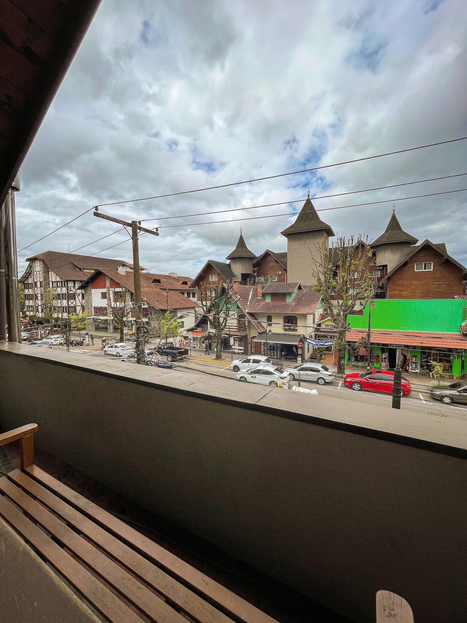image-housing-carousel