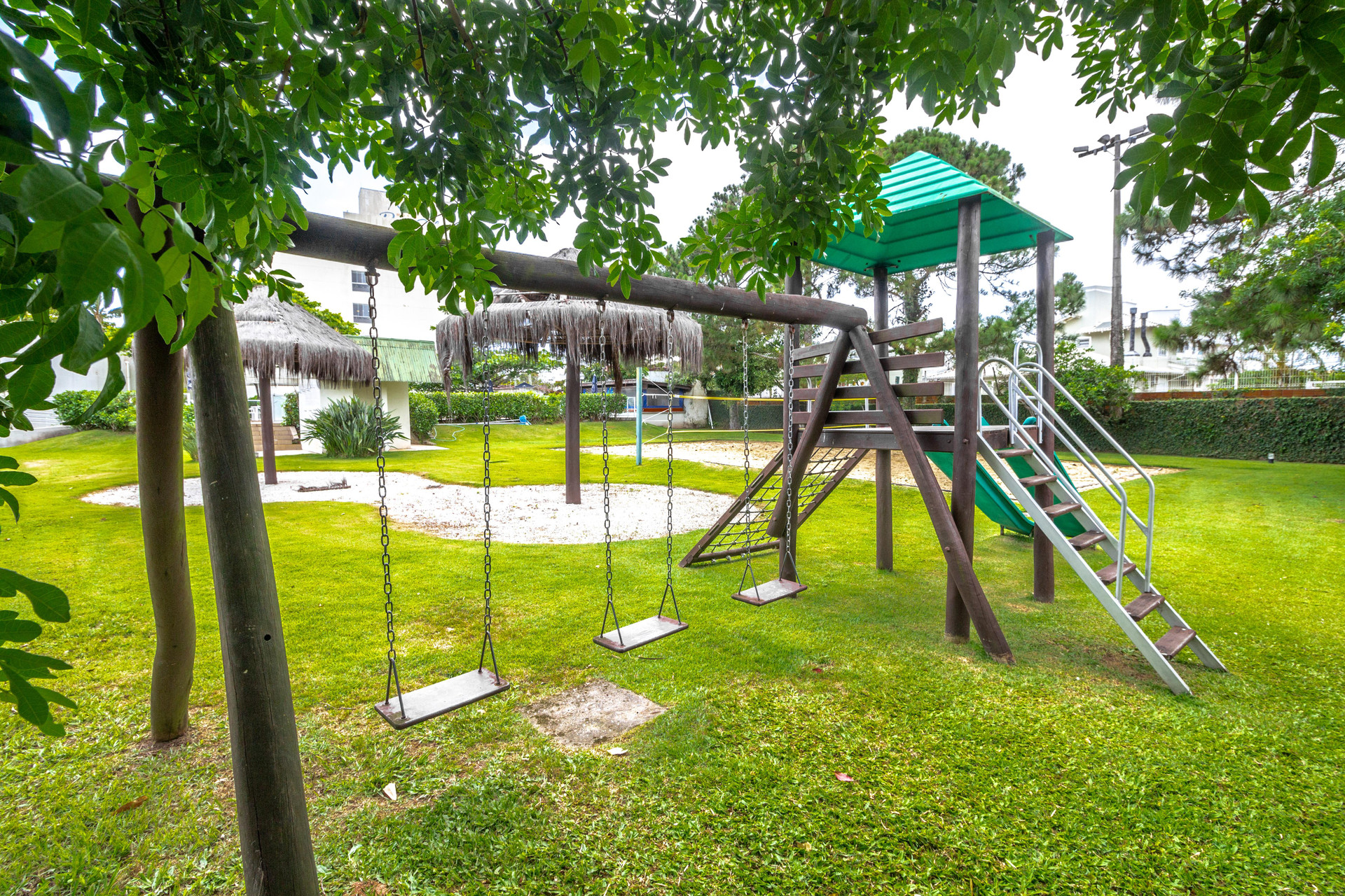 image-housing-carousel
