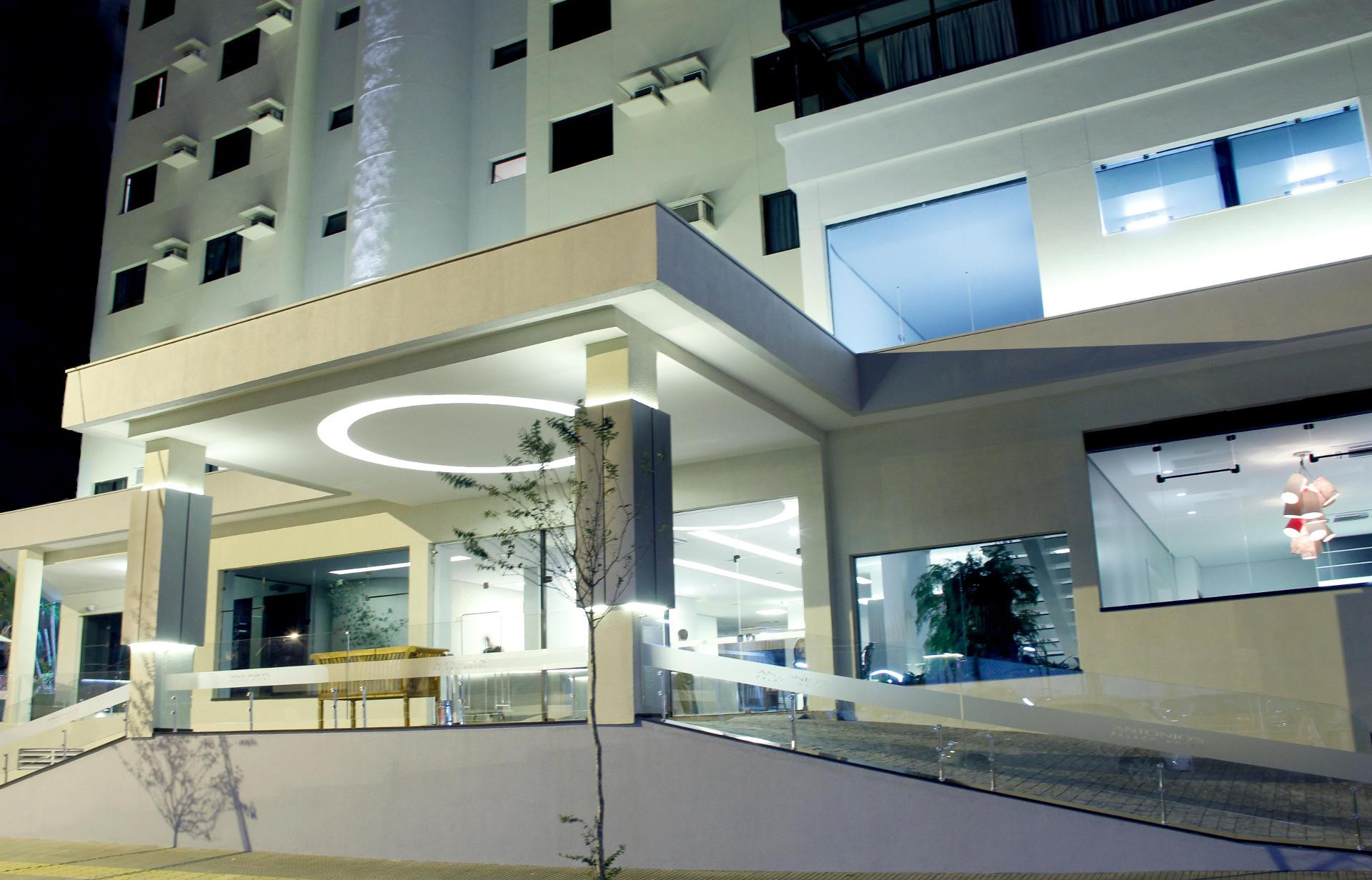 image-housing-carousel