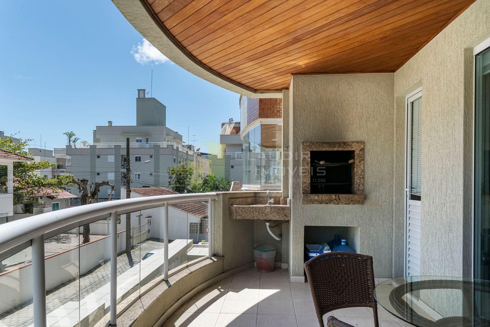 image-housing-carousel
