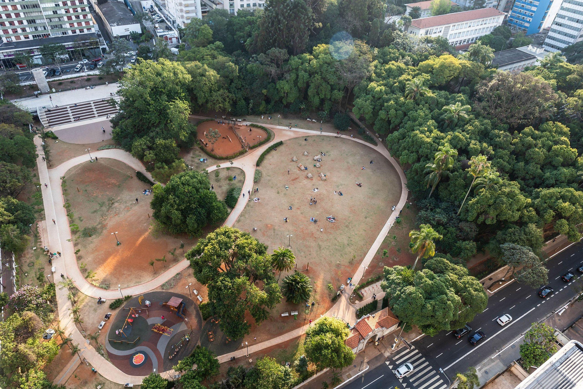 image-housing-carousel