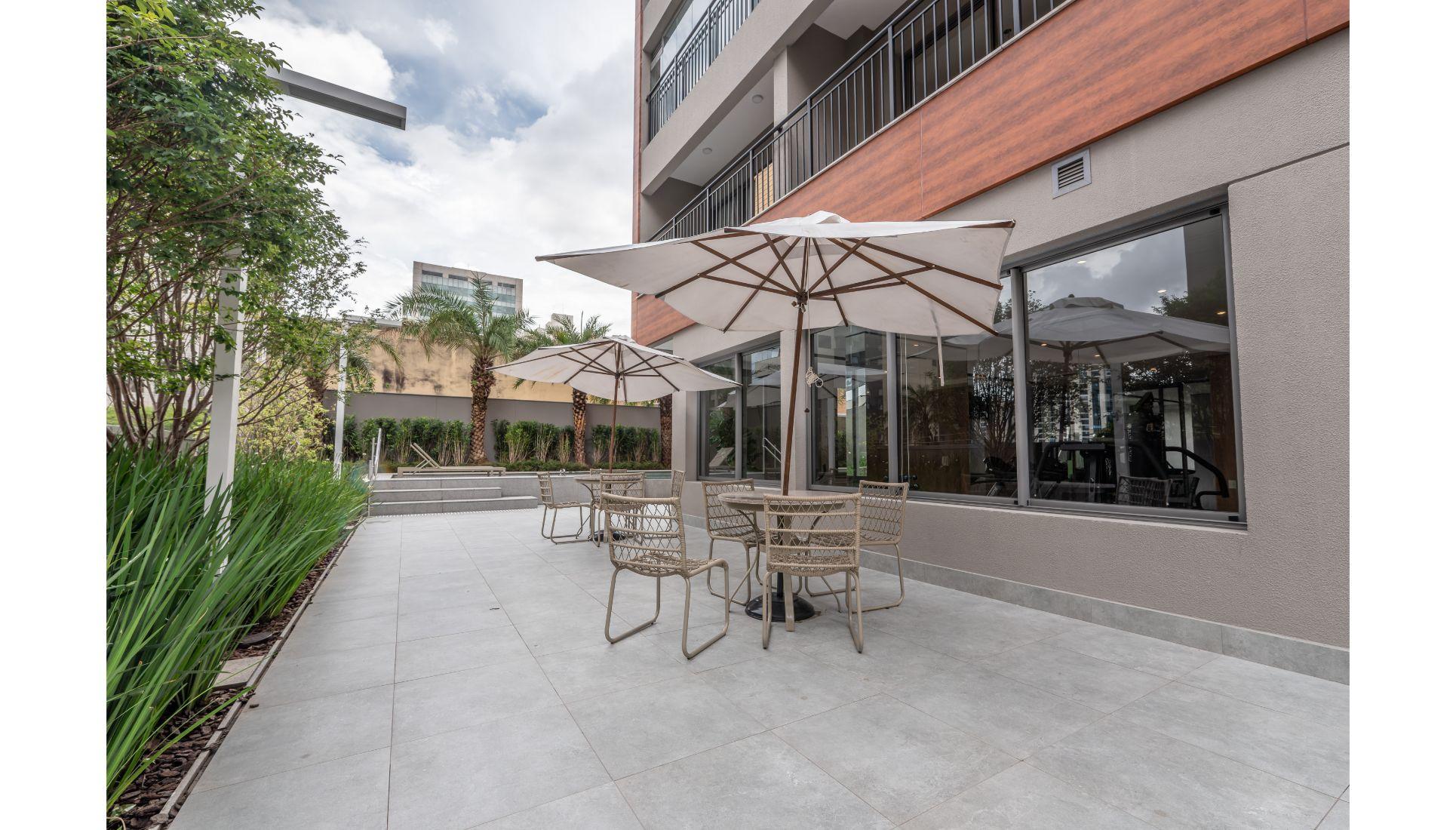 image-housing-carousel