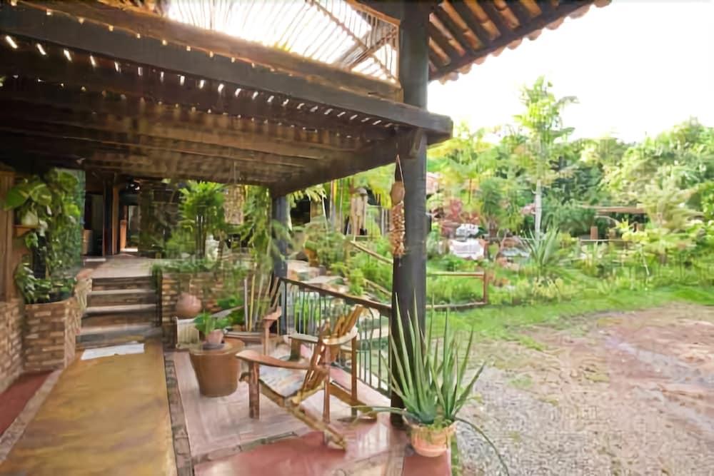 image-housing-carousel