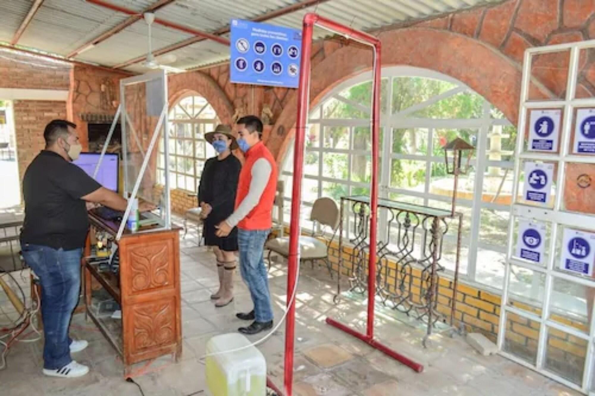 image-housing-carousel