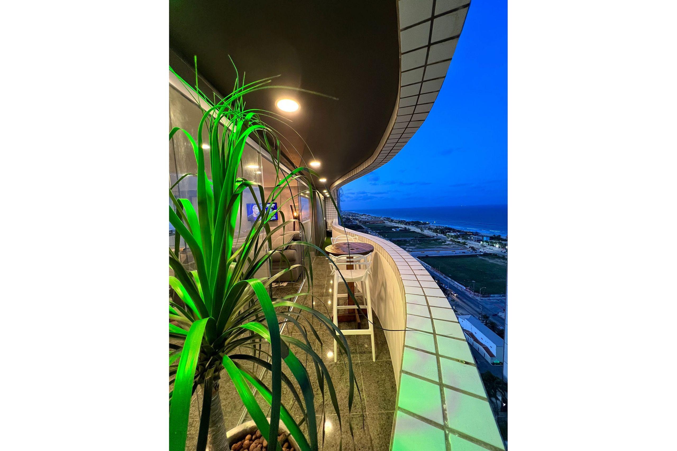 image-housing-carousel