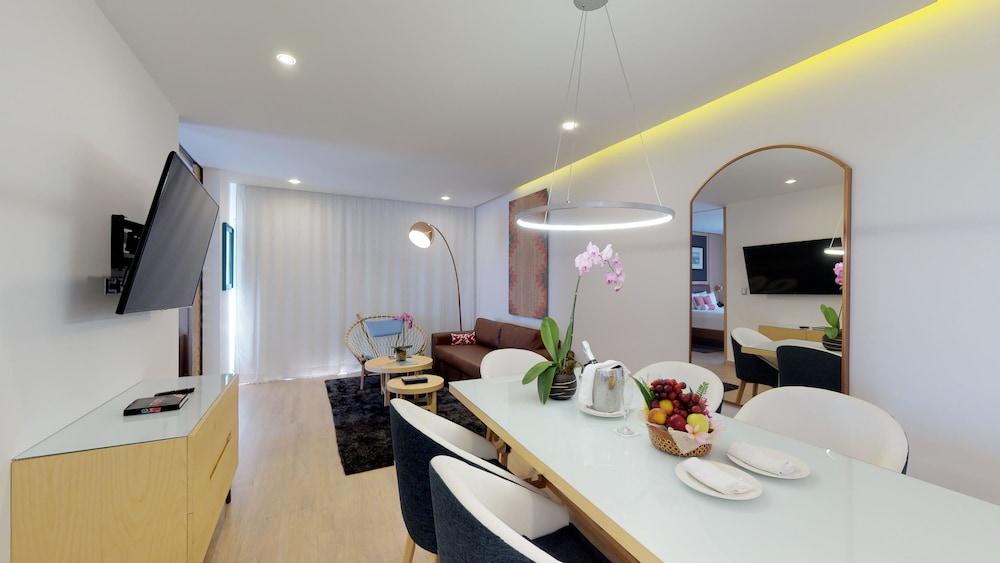 image-housing-carousel