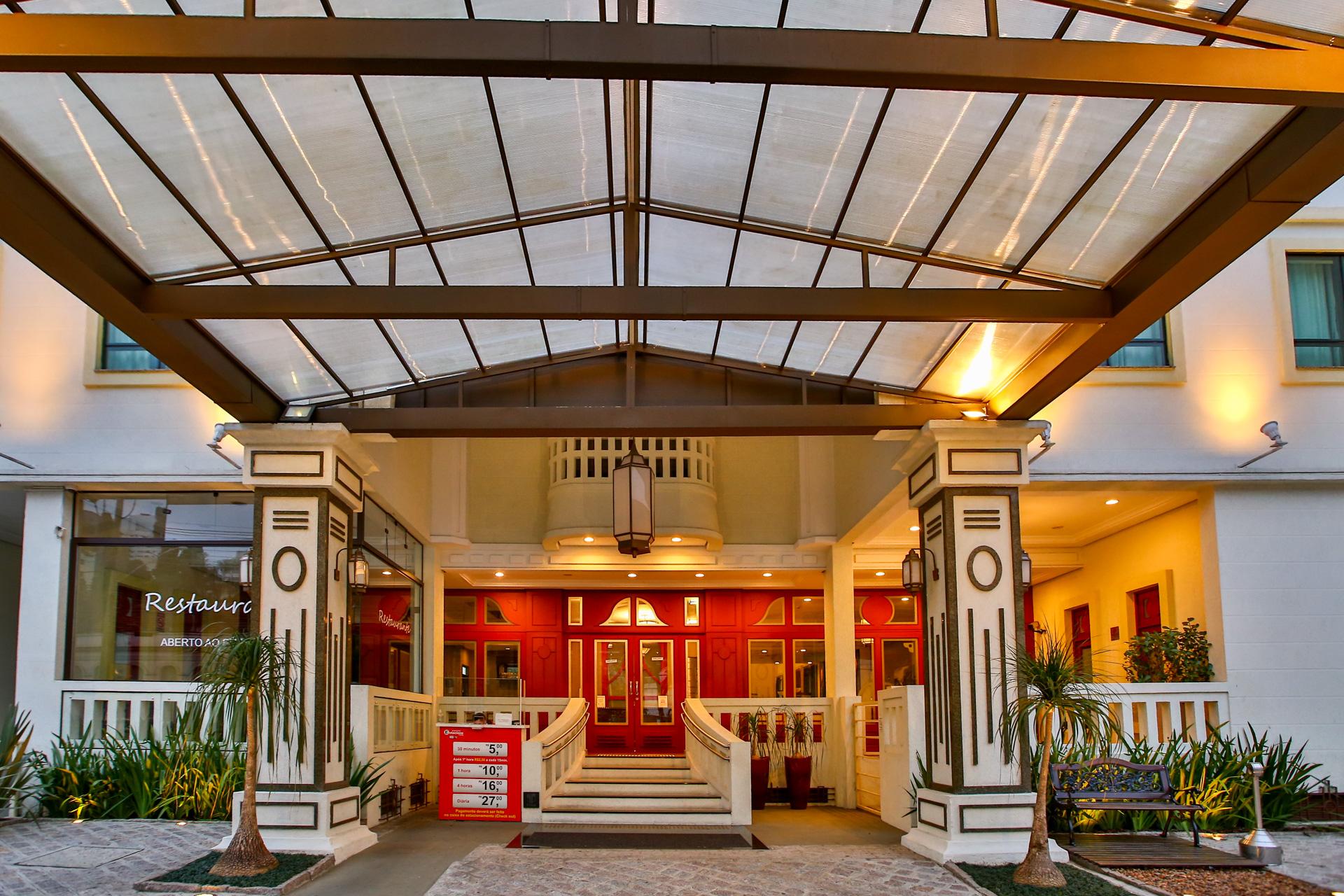 image-housing-carousel
