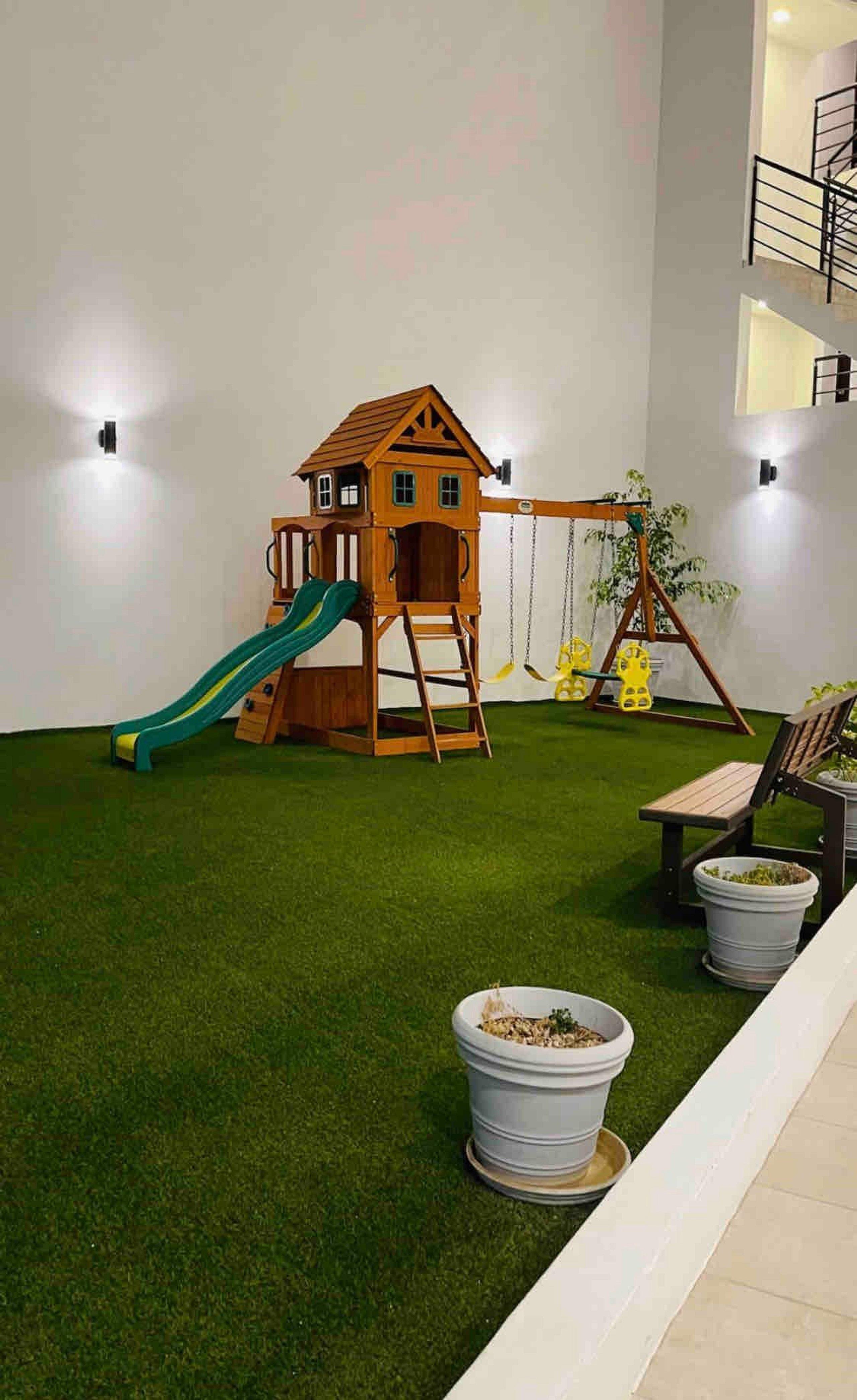 image-housing-carousel