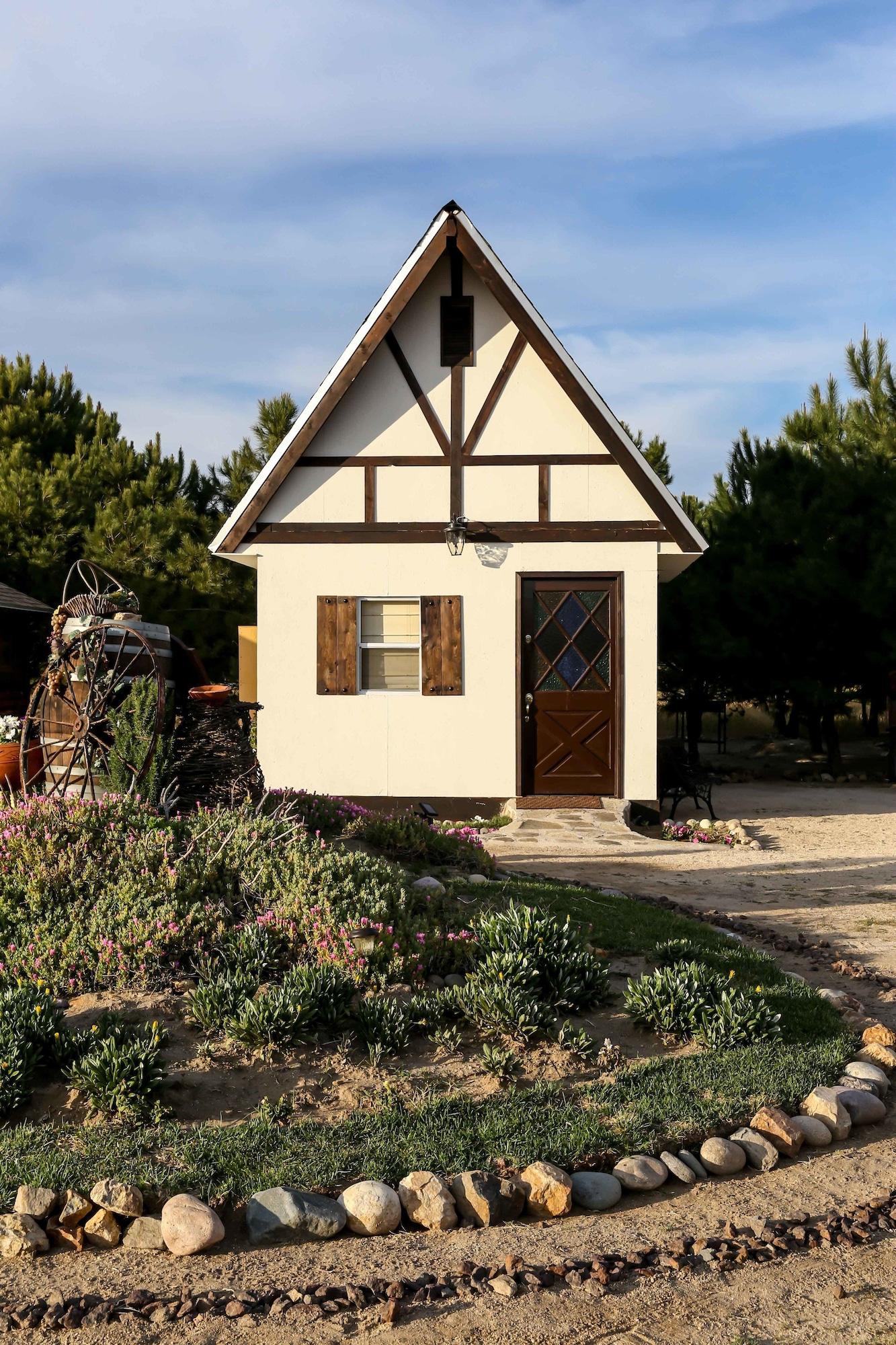 image-housing-carousel