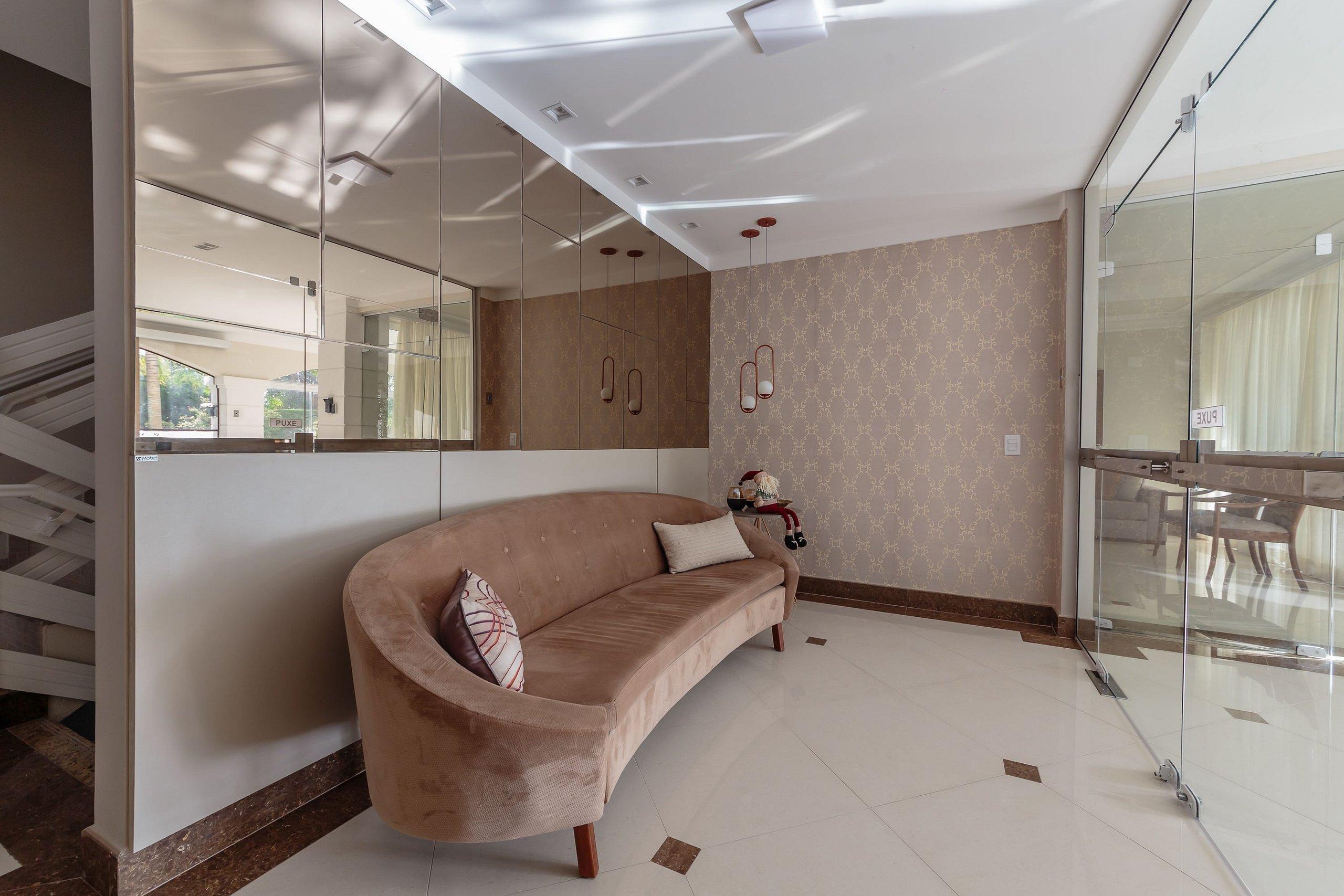 image-housing-carousel