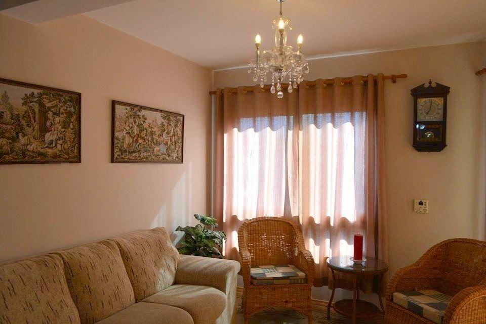 image-housing-carousel