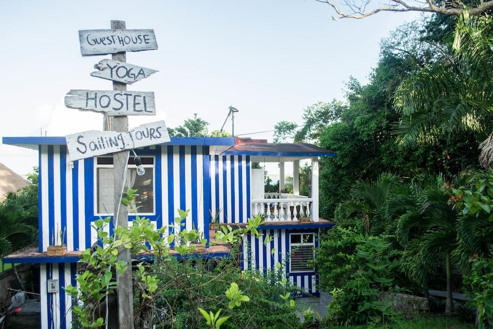 image-housing-carousel