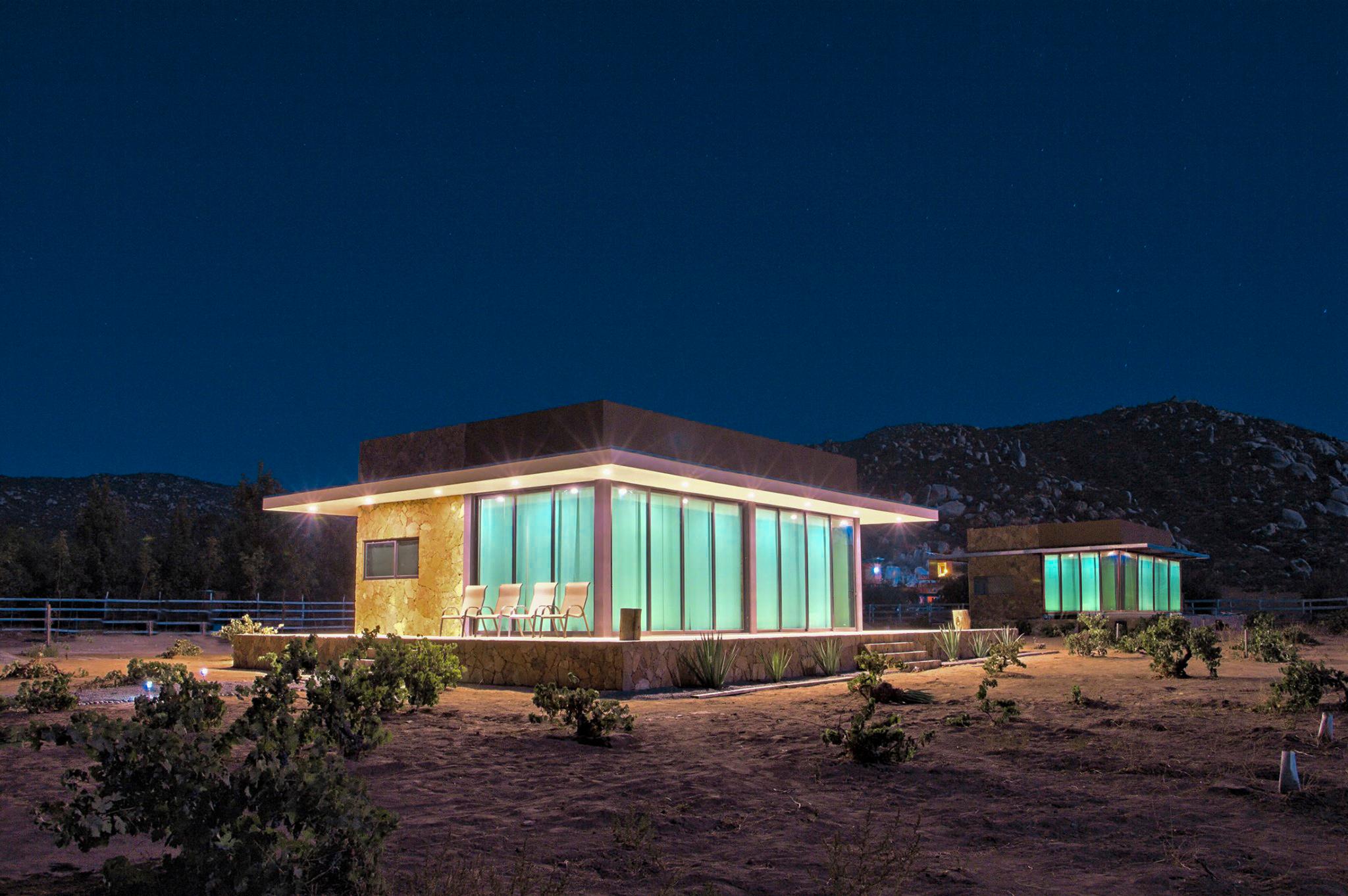 image-housing-carousel