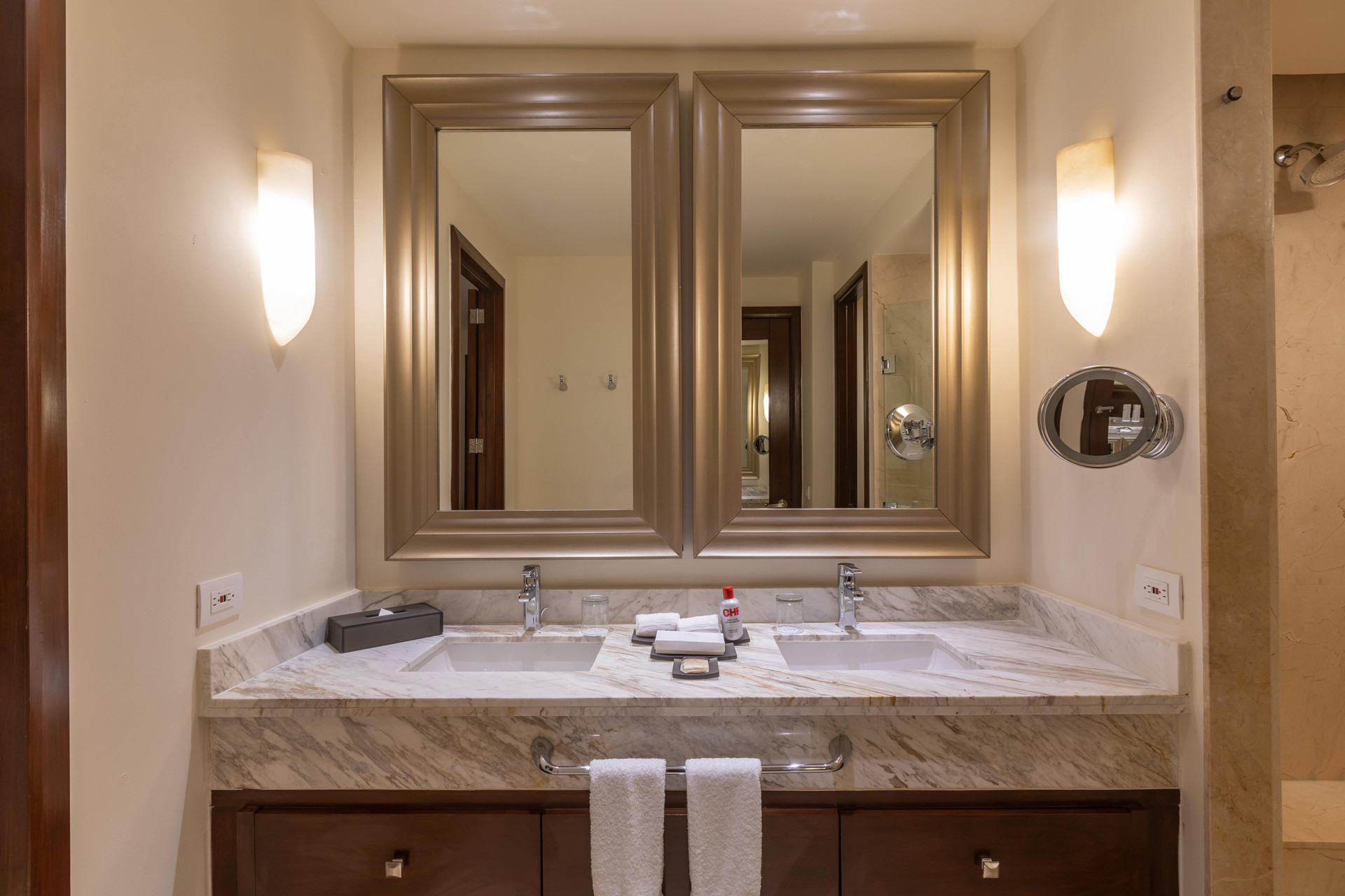 Grand Honeymoon Suite