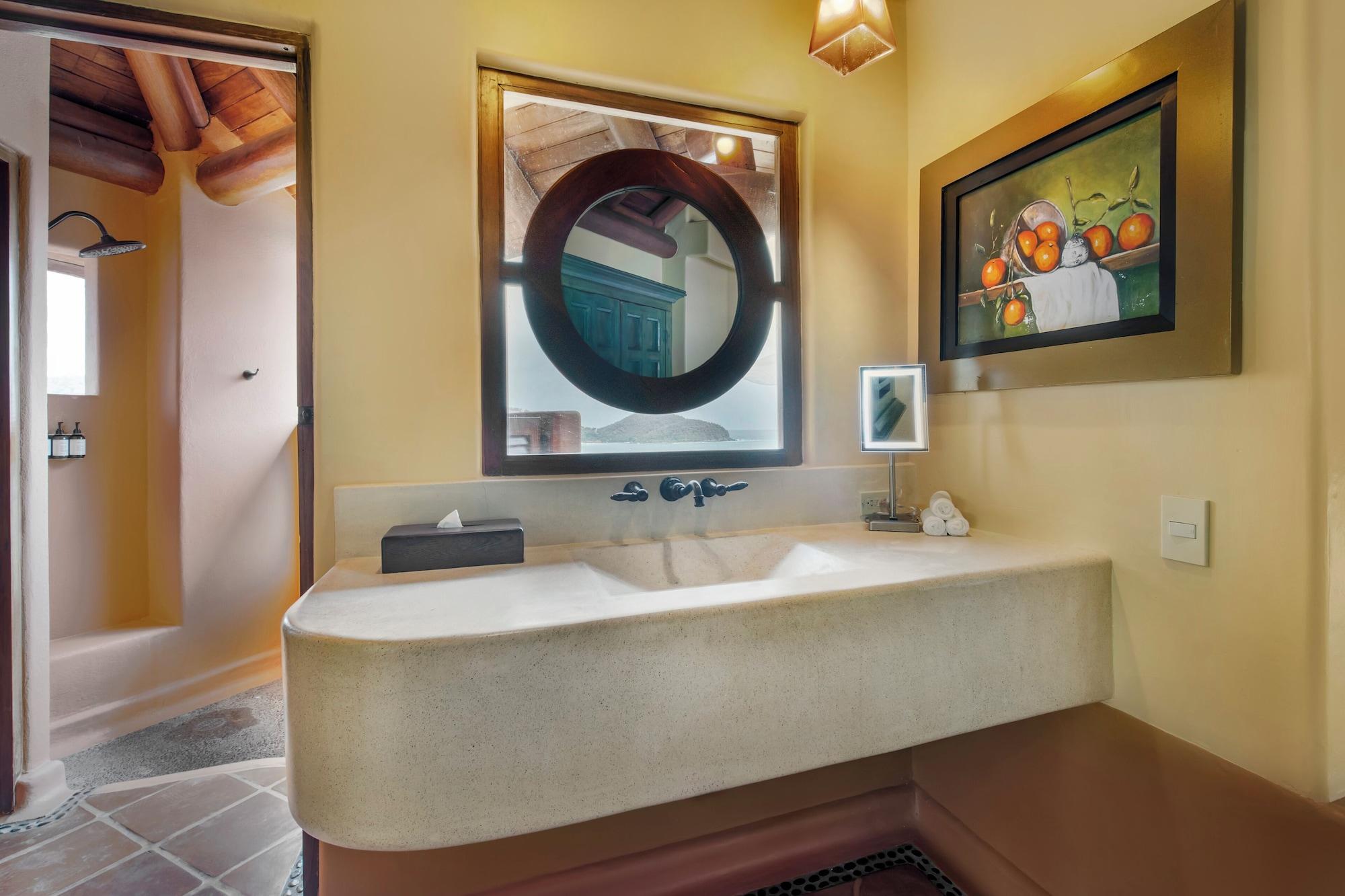 STUDIO OCEAN VIEW KING WITH PLUNGE POOL