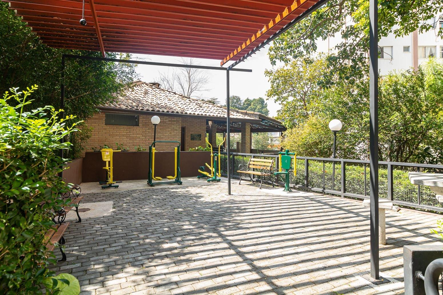 image-housing-carousel