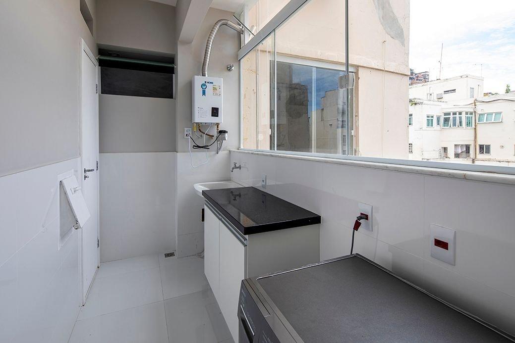 image-housing-carousel