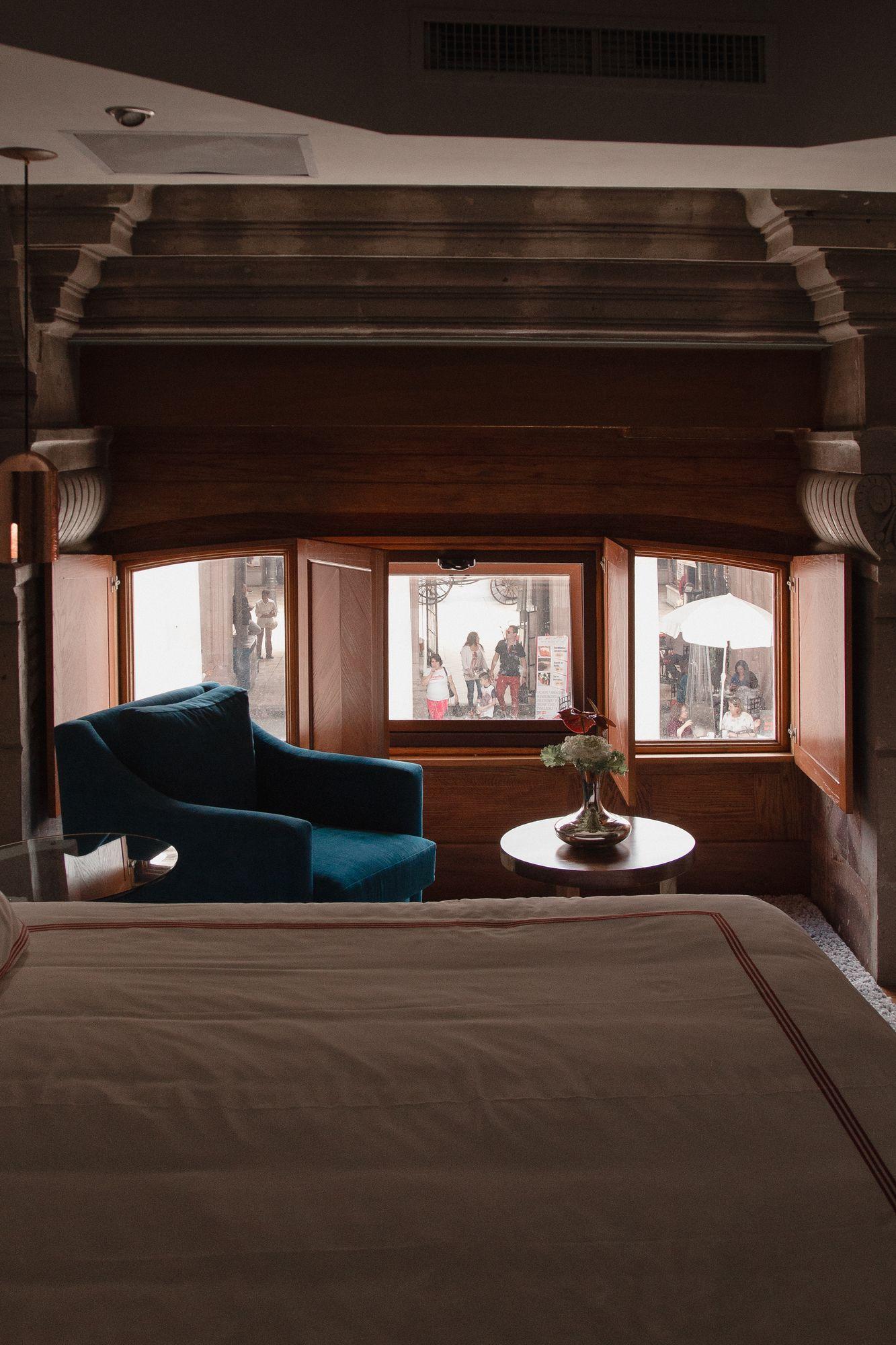image-housing-carousel