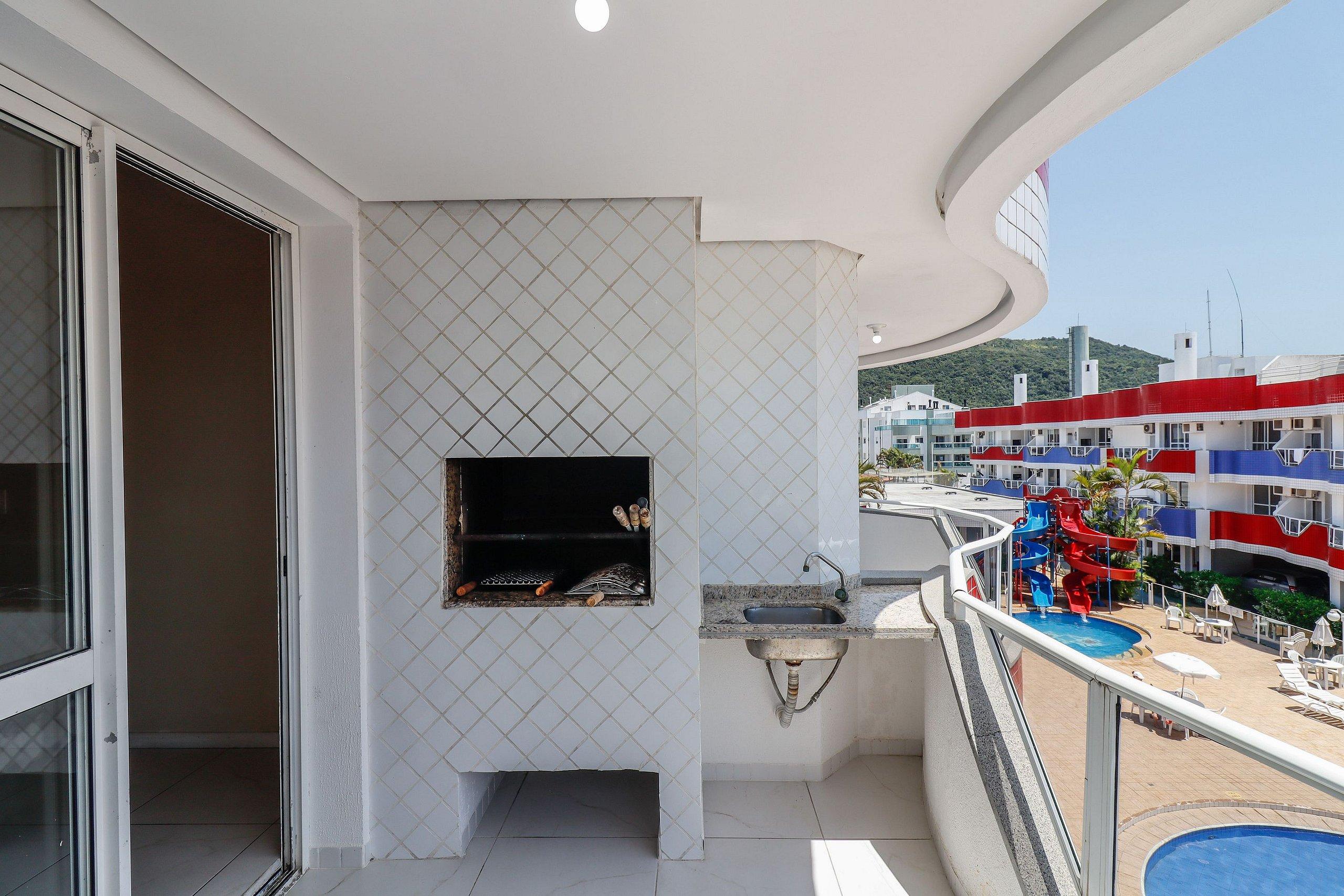 image-housing-carousel