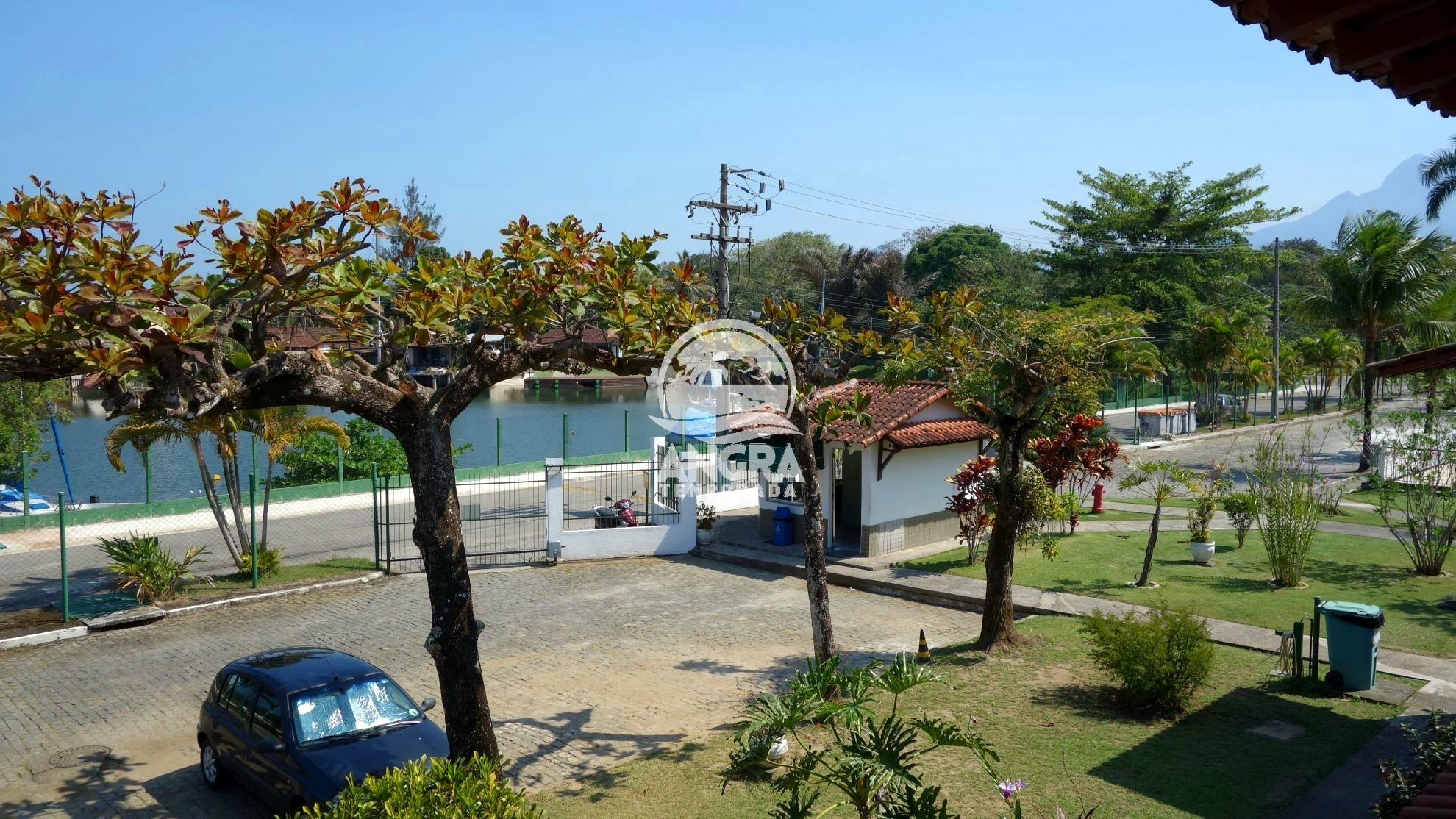 image-housing-carousel