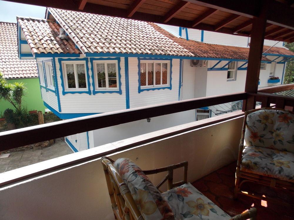 image-housing-carousel