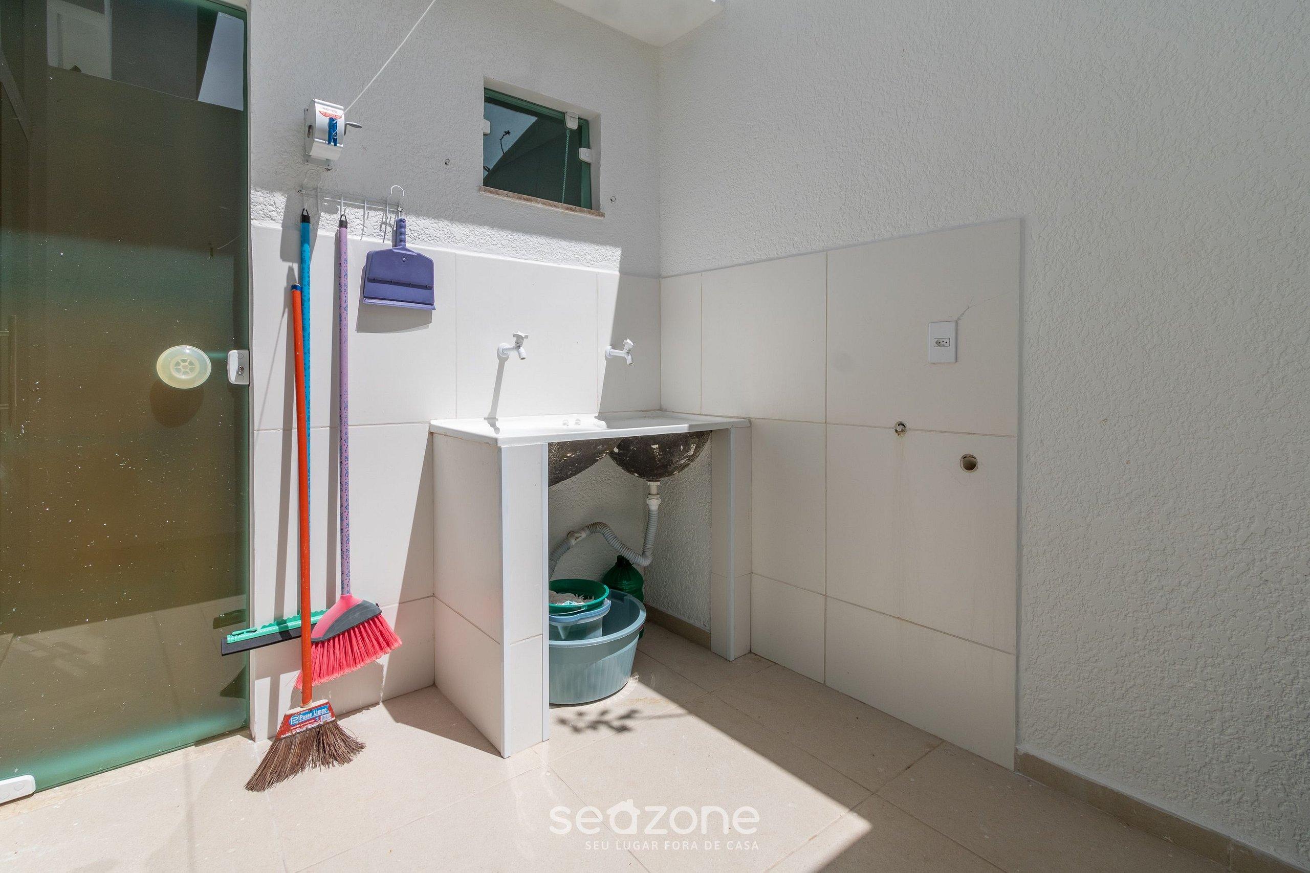 image-housing-carousel