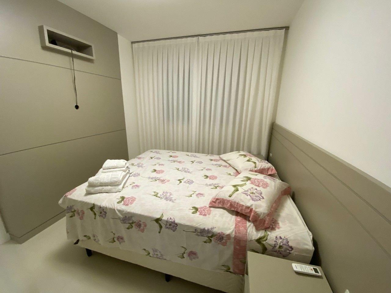 image-housing-carousel