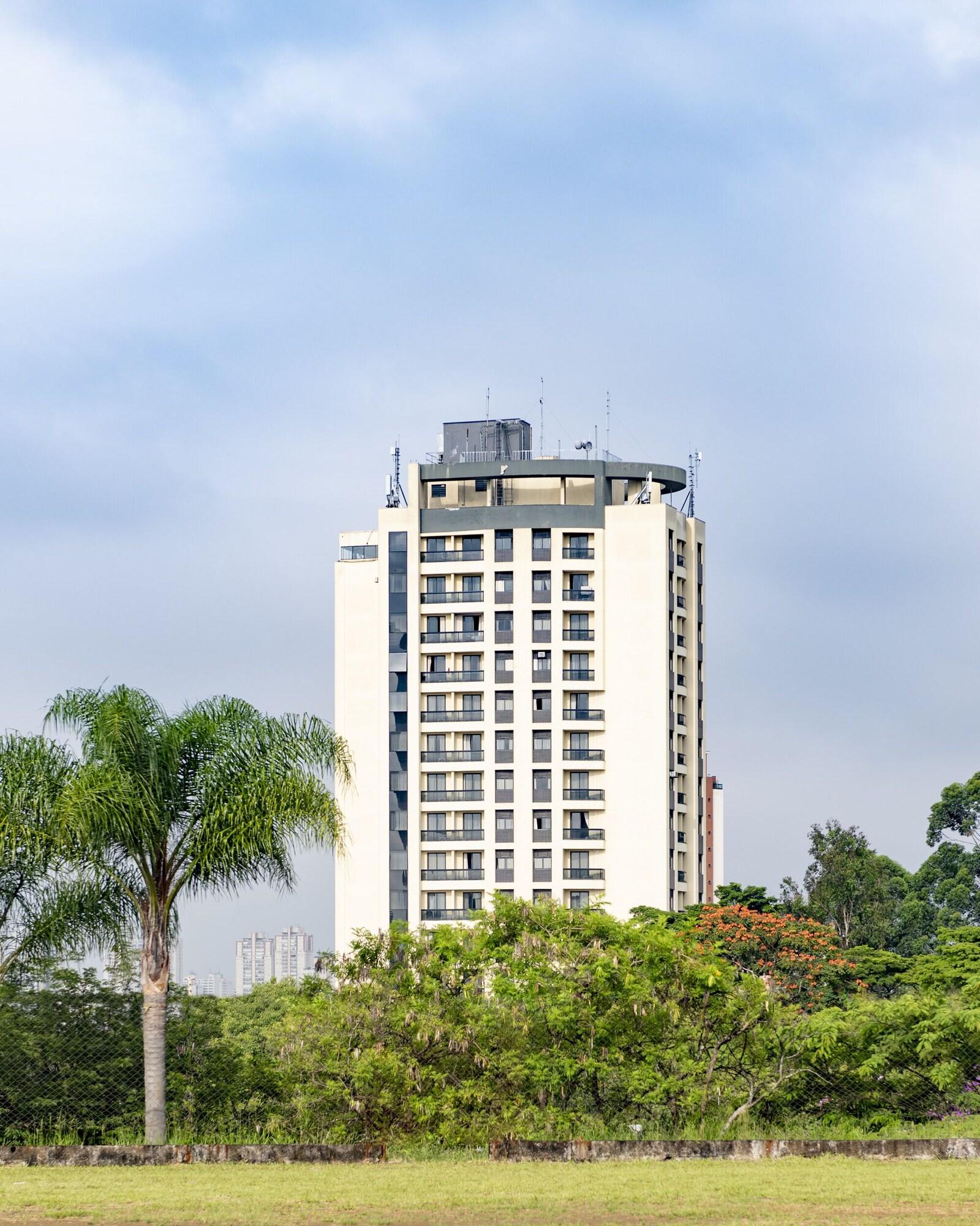 image-housing-carousel