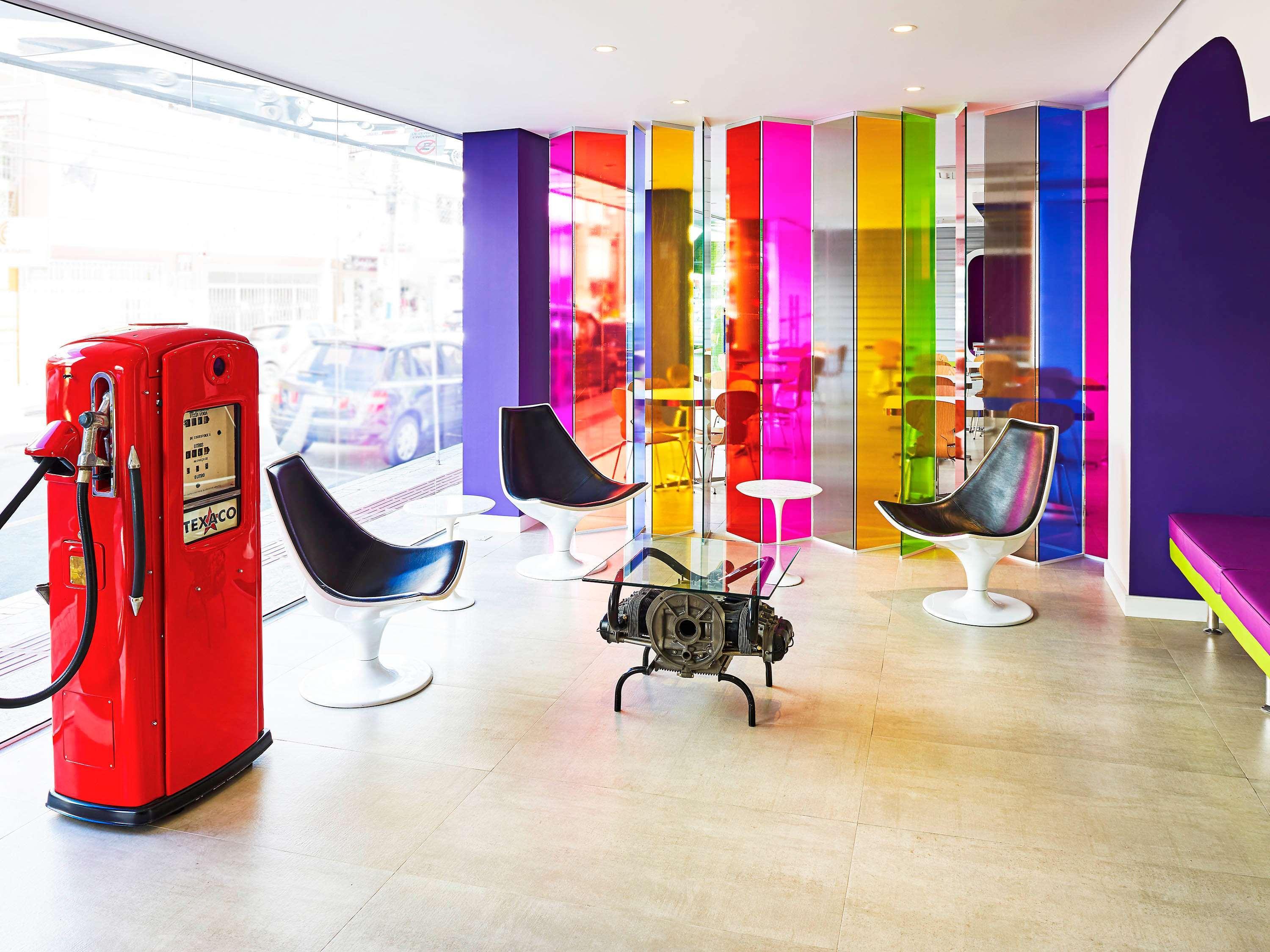 image-housing-carousel