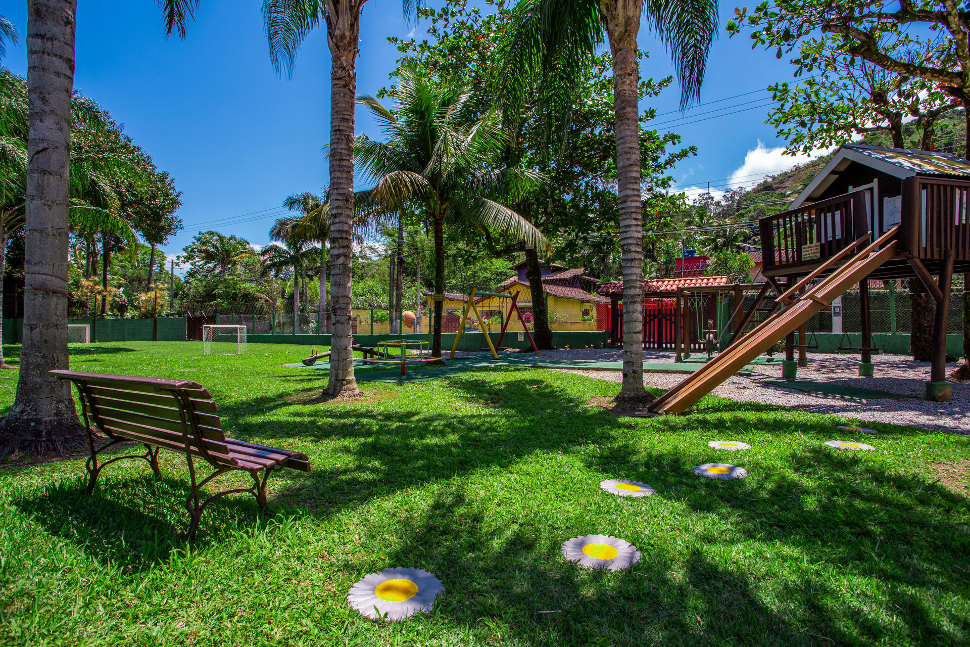 image-housing-carousel