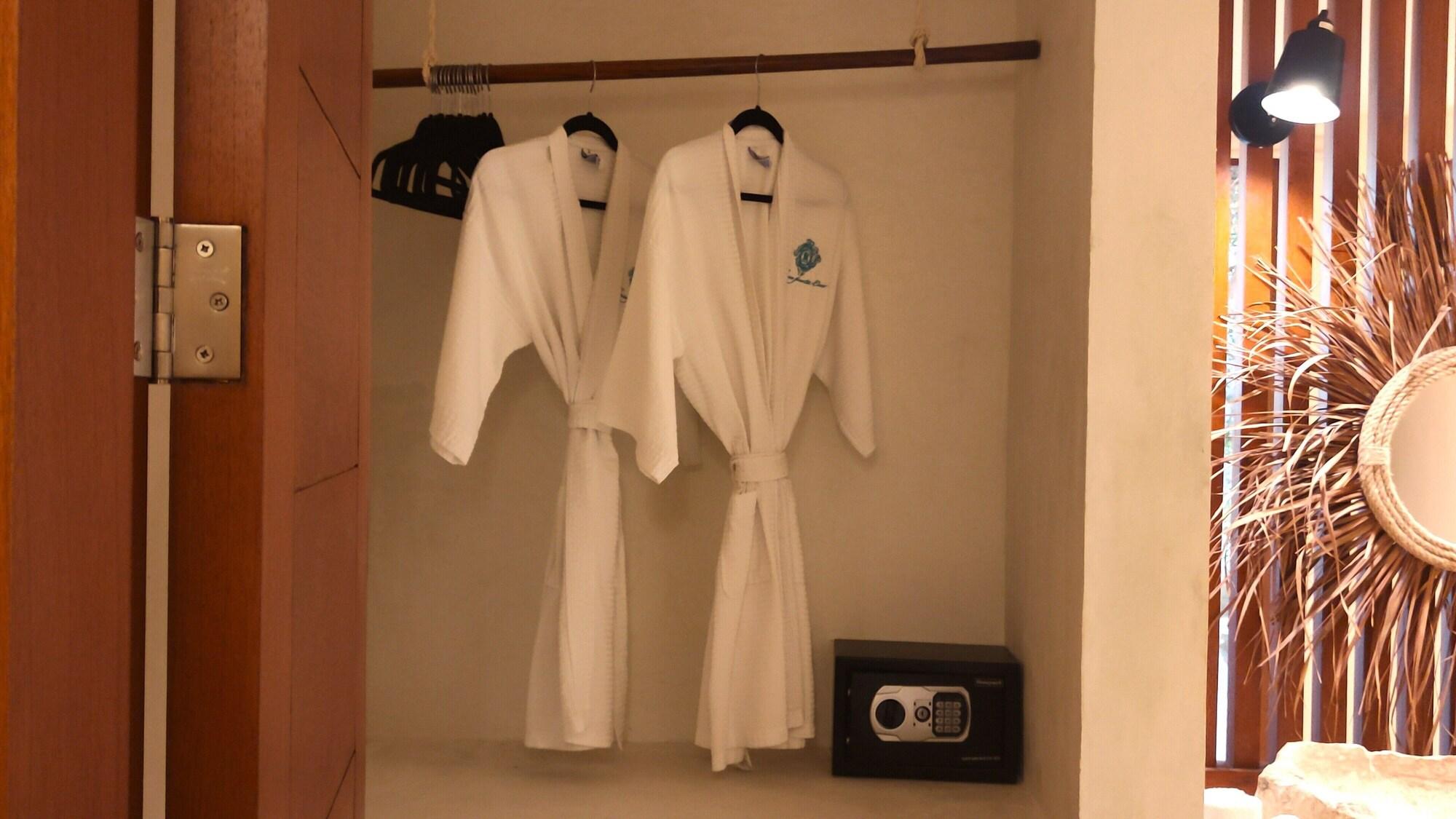 Habitación Deluxe, bañera, vista parcial al océano