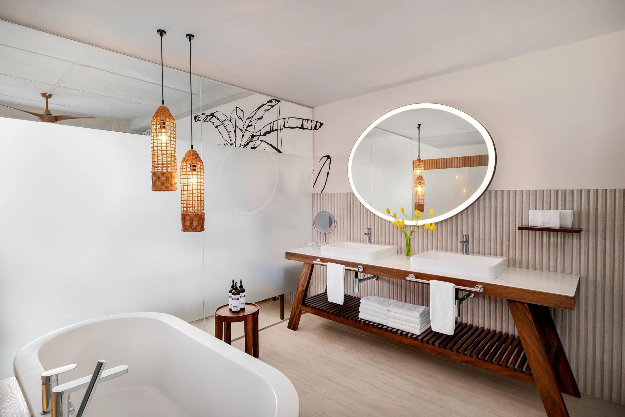 Vantage Club Junior Suite Bay View Double Bed