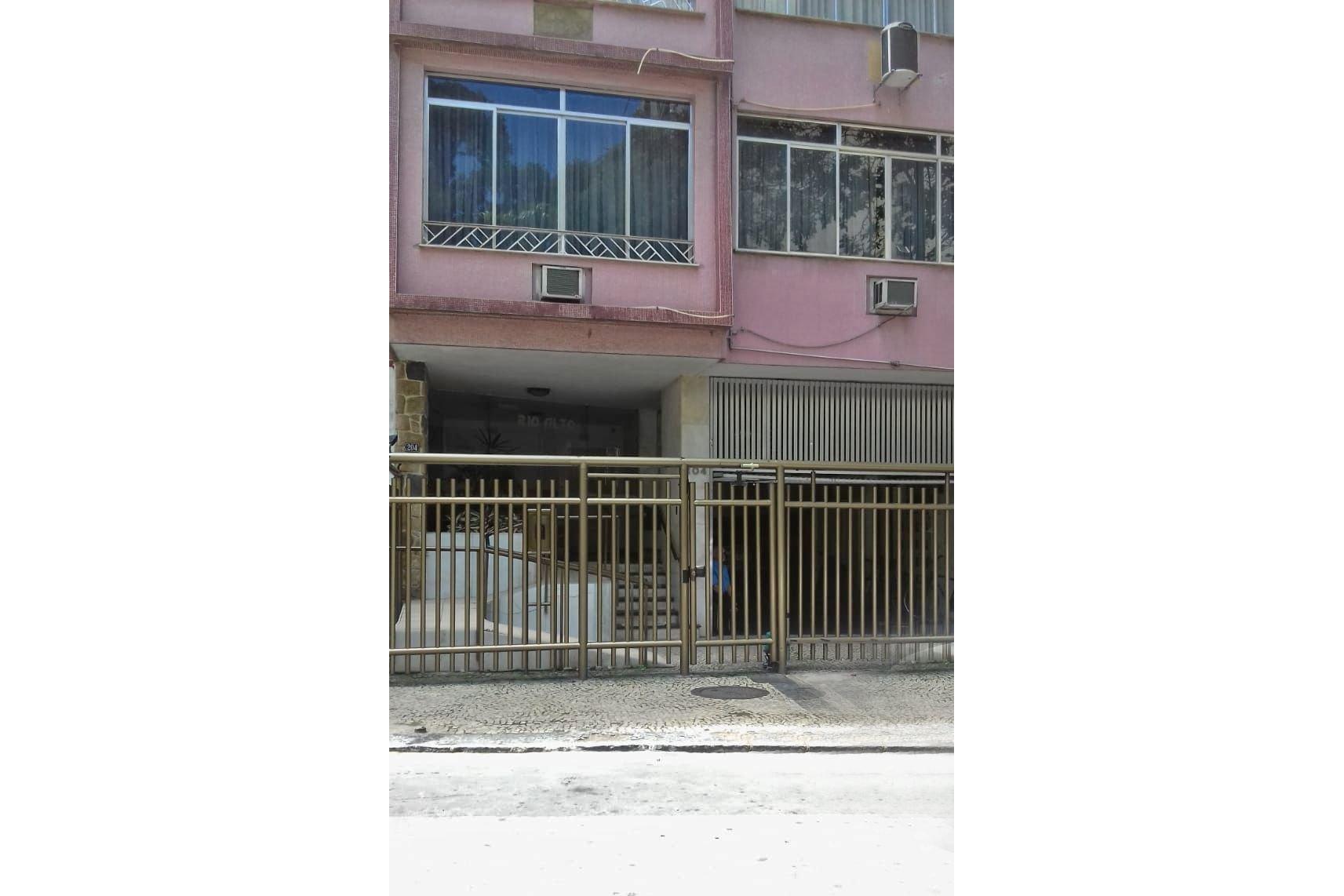 image-housing-carousel