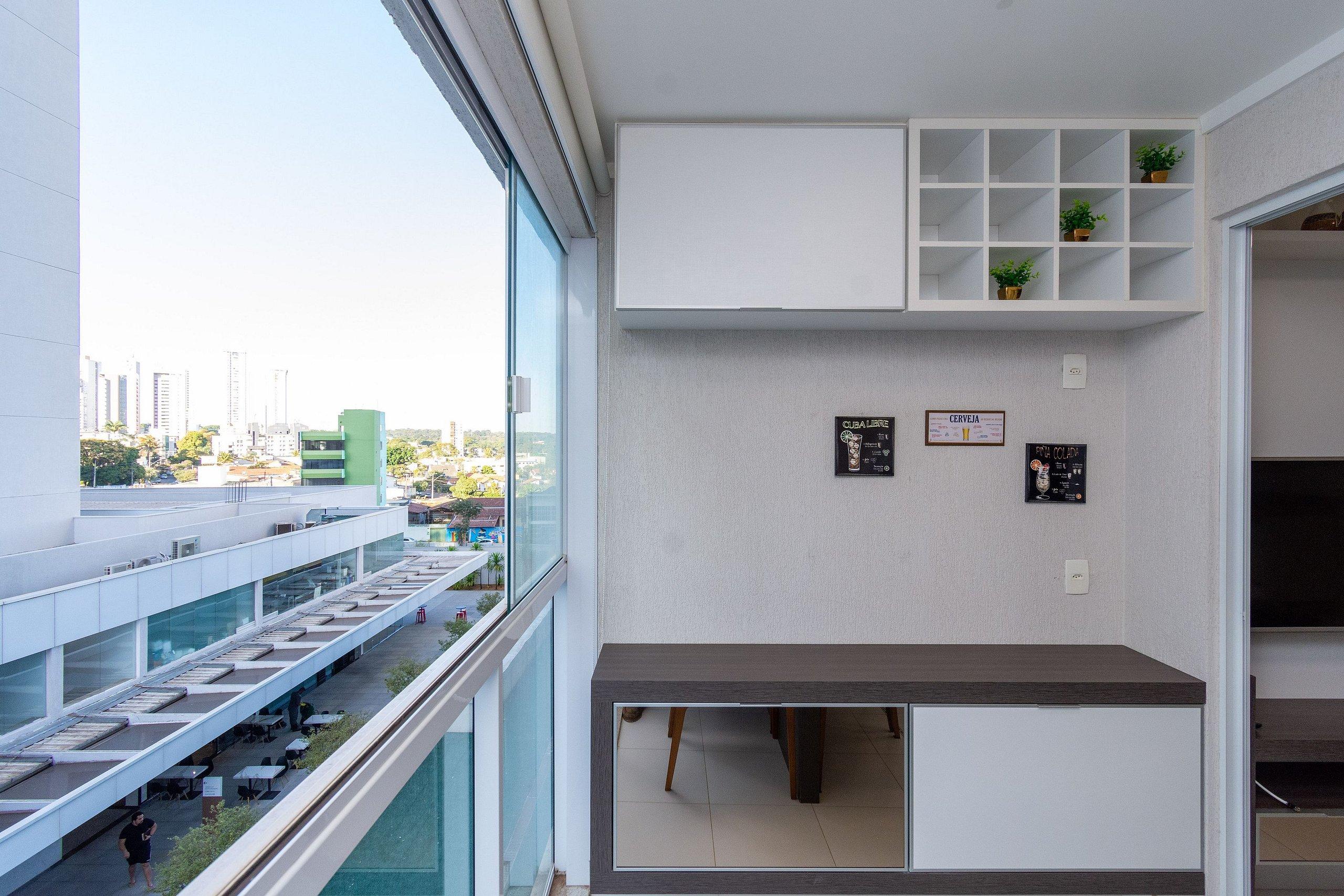 image-housing-carousel