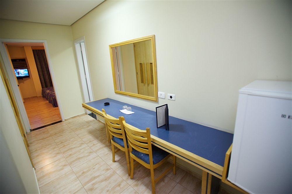 image-housing-carousel